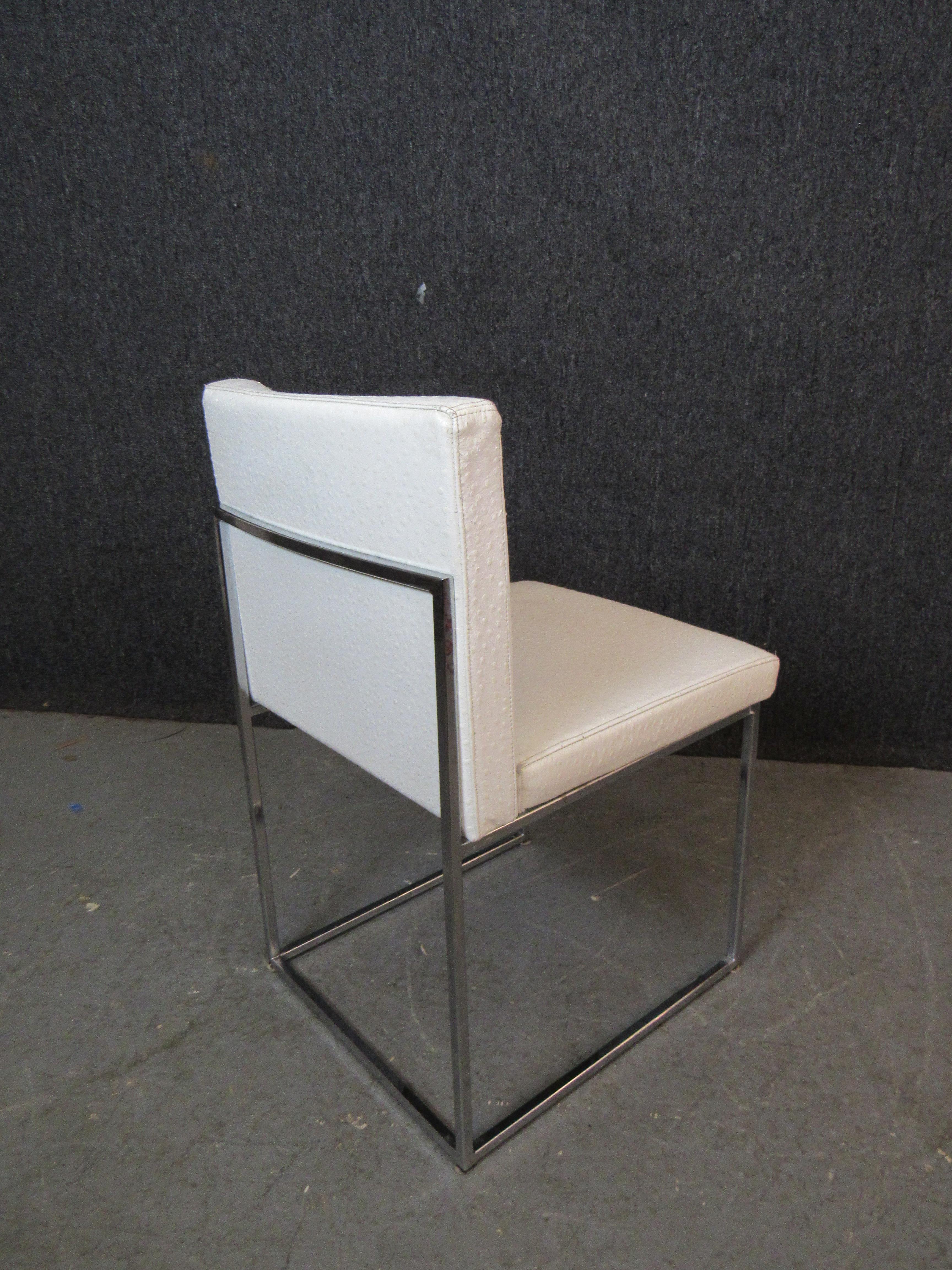 20ième siècle Quatre chaises de salle à manger en cuir d'autruche par Calligaris en vente