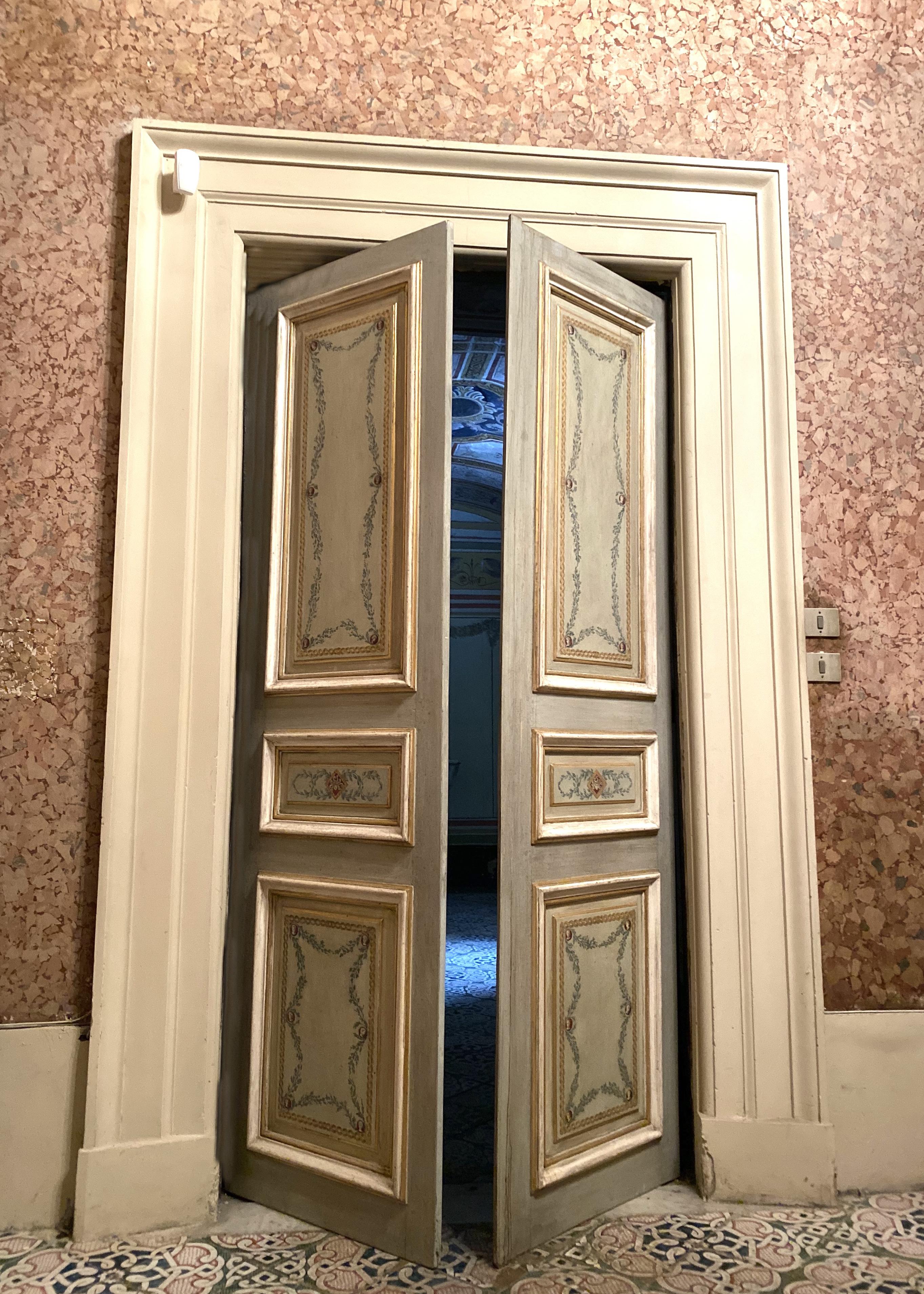 Four Pairs of  Fabulous 19th Century Italian Painted Doors or Panelling In Good Condition In Rome, IT
