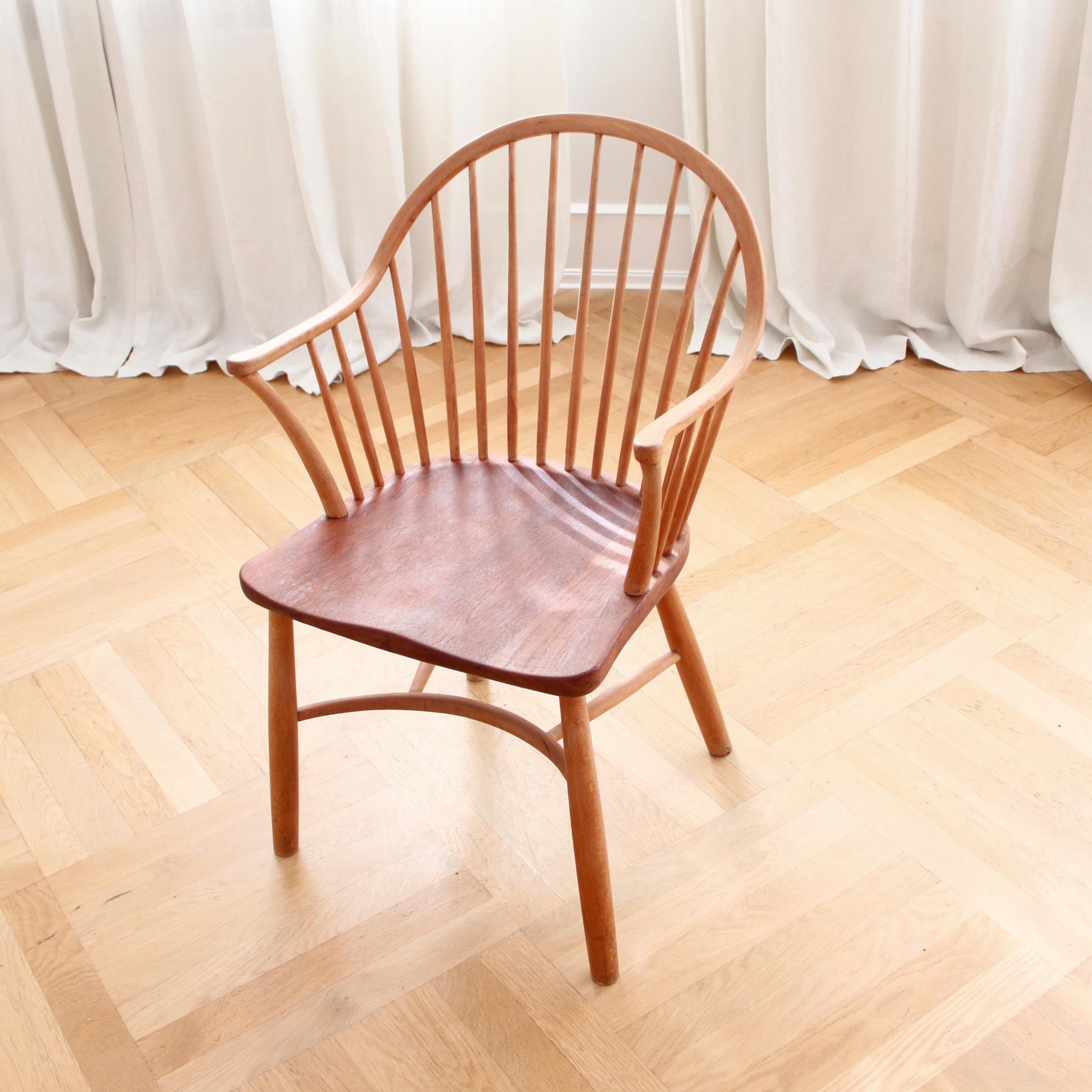 Vier Palle Suenson-Esszimmerstühle, Au Coq D'Or, Fritz Hansen, Dänemark 1947 im Angebot 4