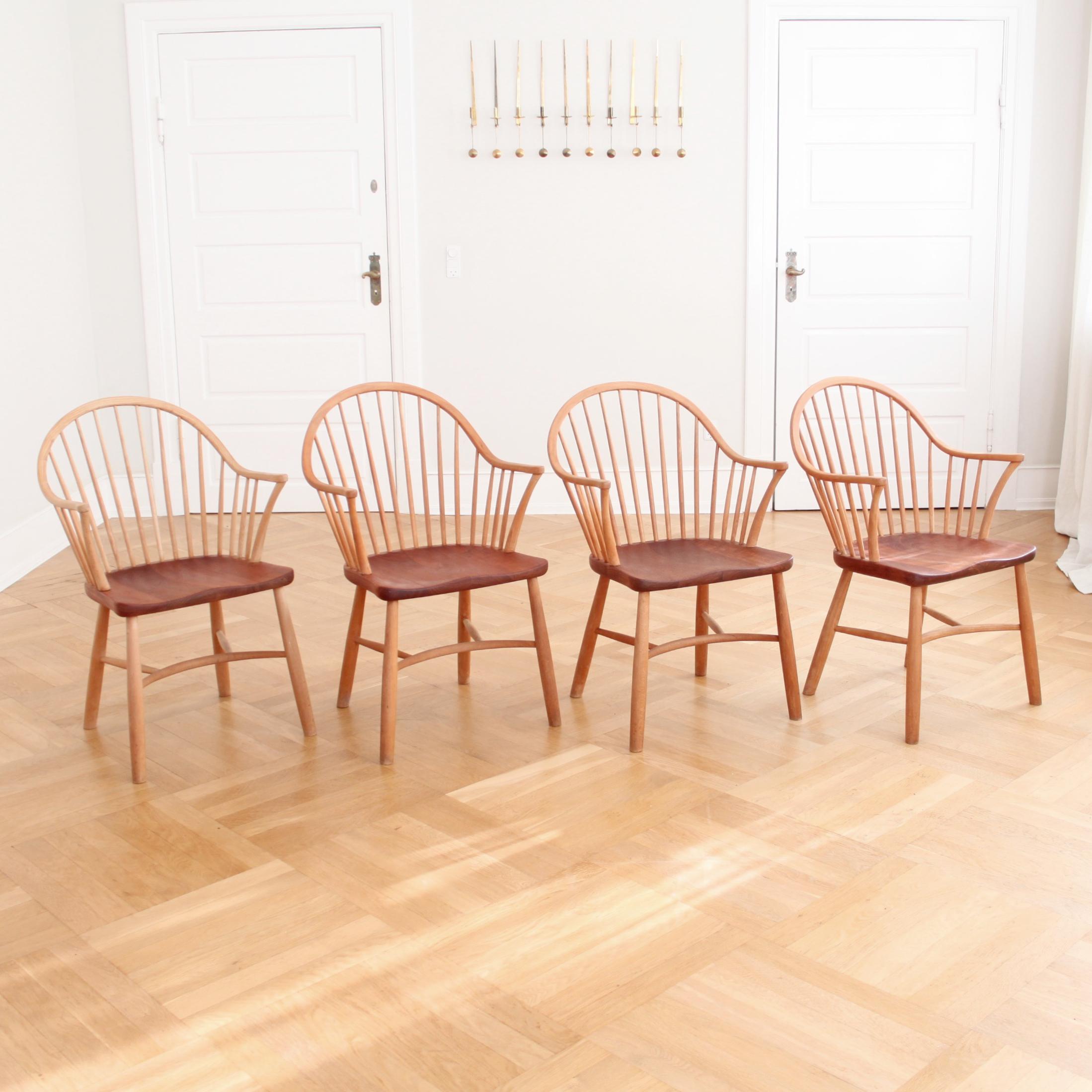 Four Palle Suenson dining chairs, Au Coq D'Or, Fritz Hansen, Denmark 1947 In Good Condition For Sale In Copenhagen, DK