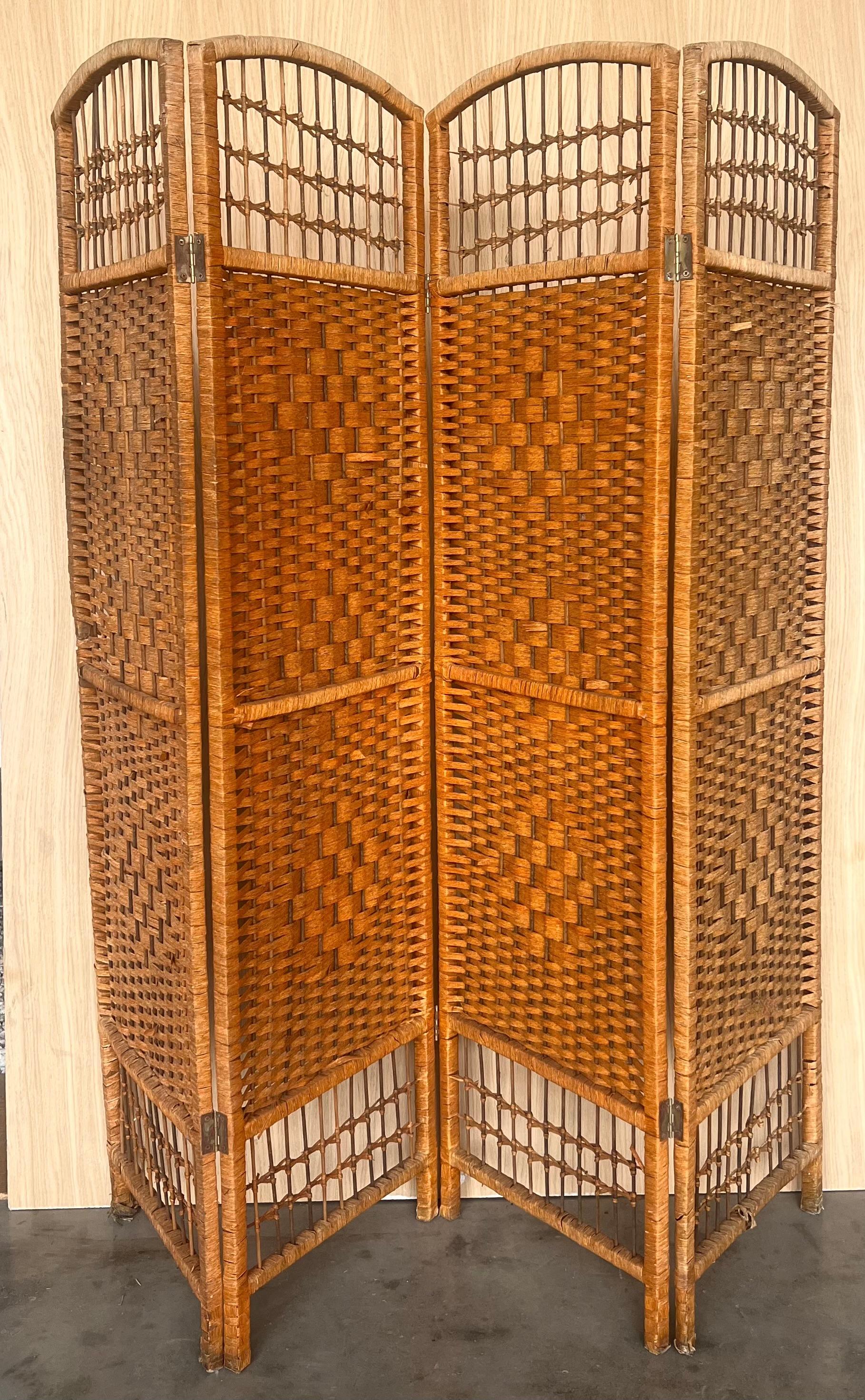 Mid-Century Modern Paravent de séparation de pièce à quatre panneaux en osier de bambou et rotin, France, années 1960 en vente