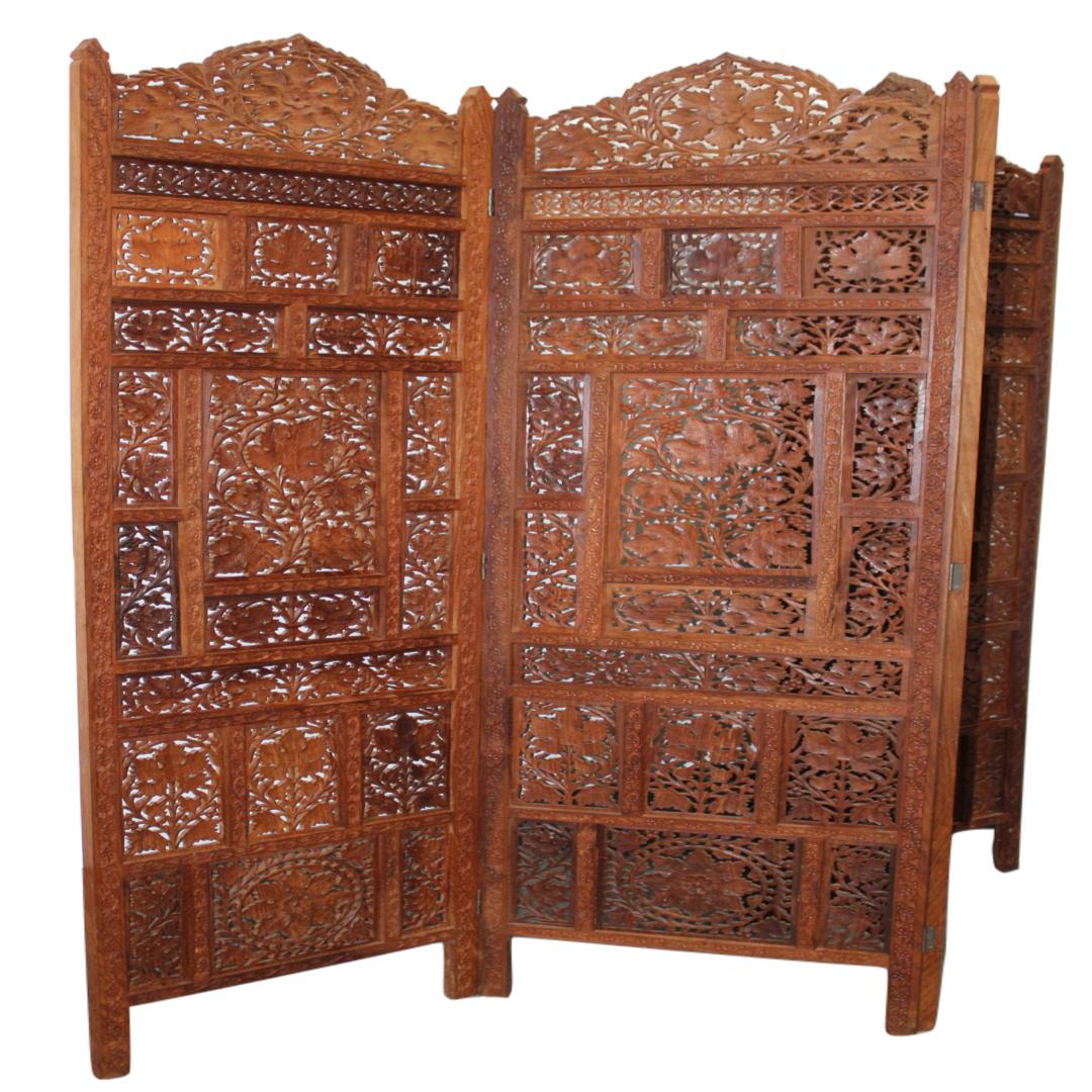 Four Panel Floor Screen, Teakwood W/ Intricately Carved Leaf & Grape Design In Good Condition For Sale In San Francisco, CA