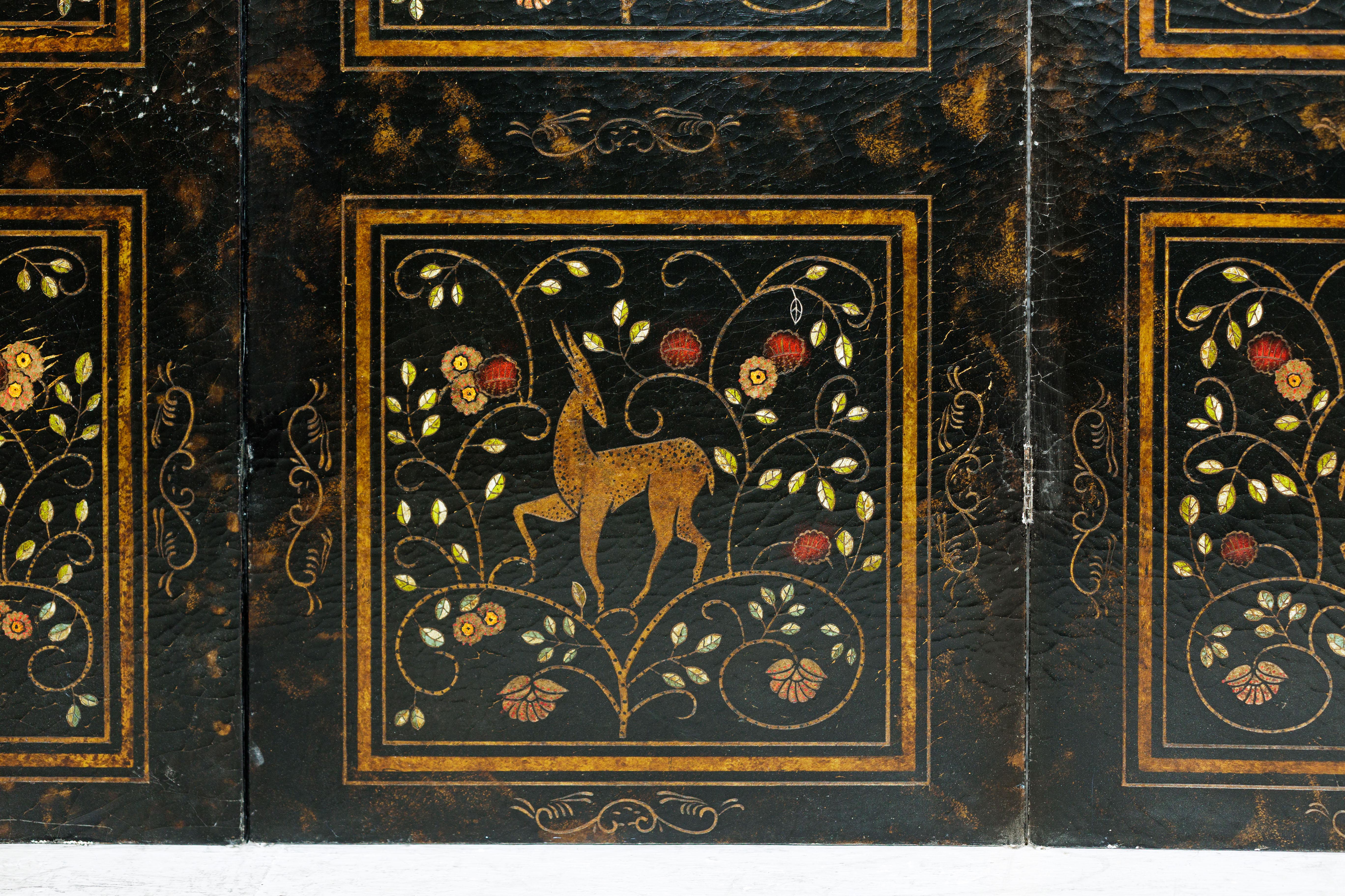 Four-Panel Gilt Black Lacquered Screen with Deer and Floral Motifs For Sale 4