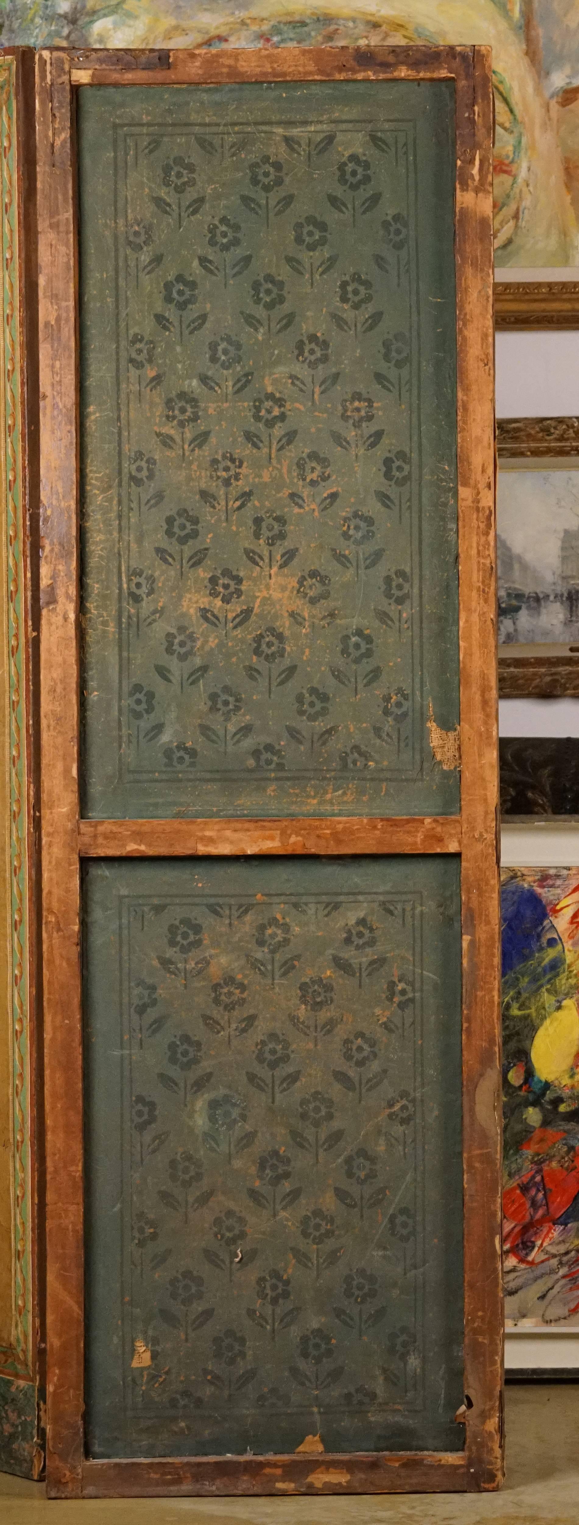 Neoklassischer französischer Raumteiler mit zwei Tafeln, bemalt im Angebot 7