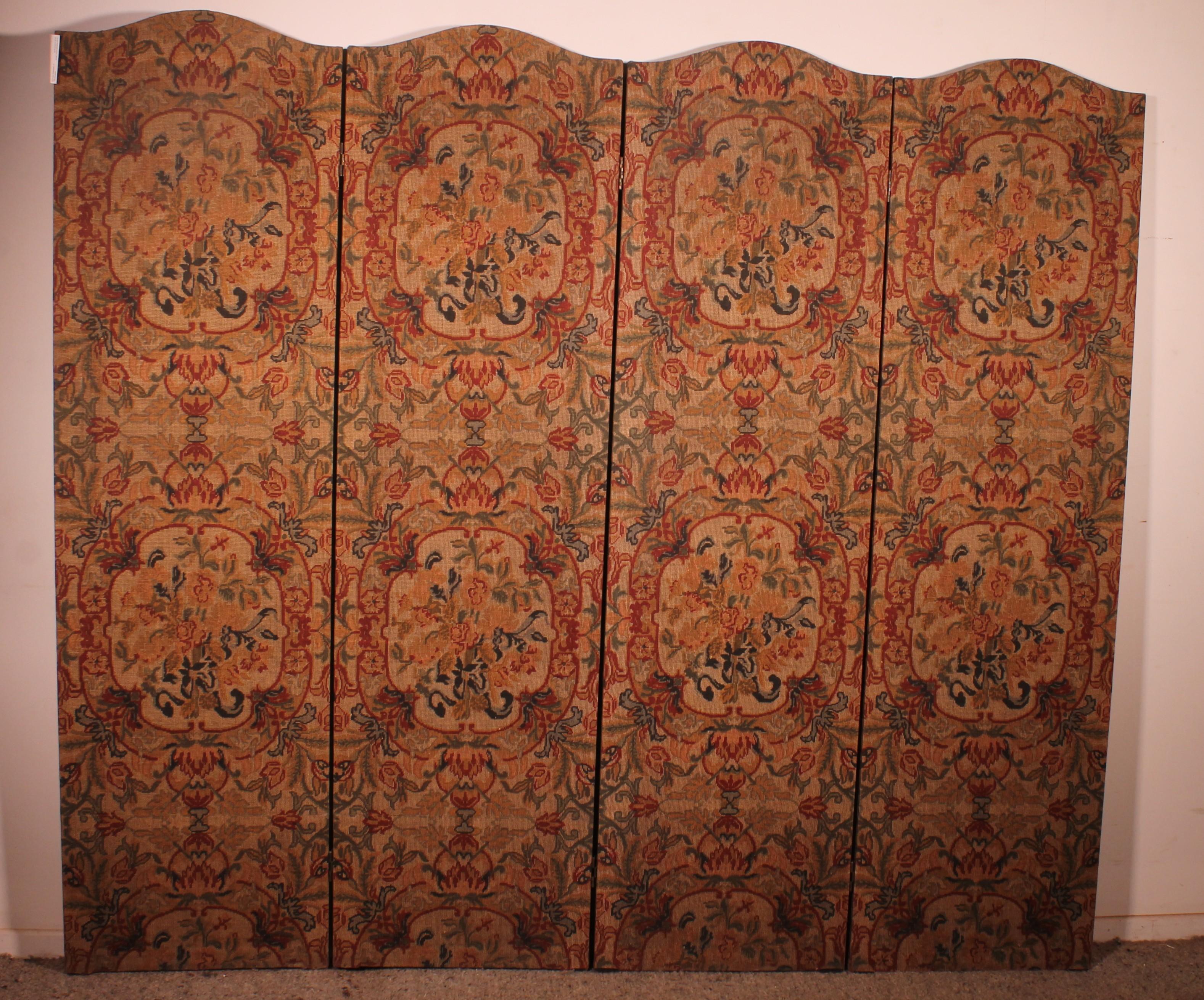Four-panel Screen Painted Ony Fabric From The 19th Century For Sale 5