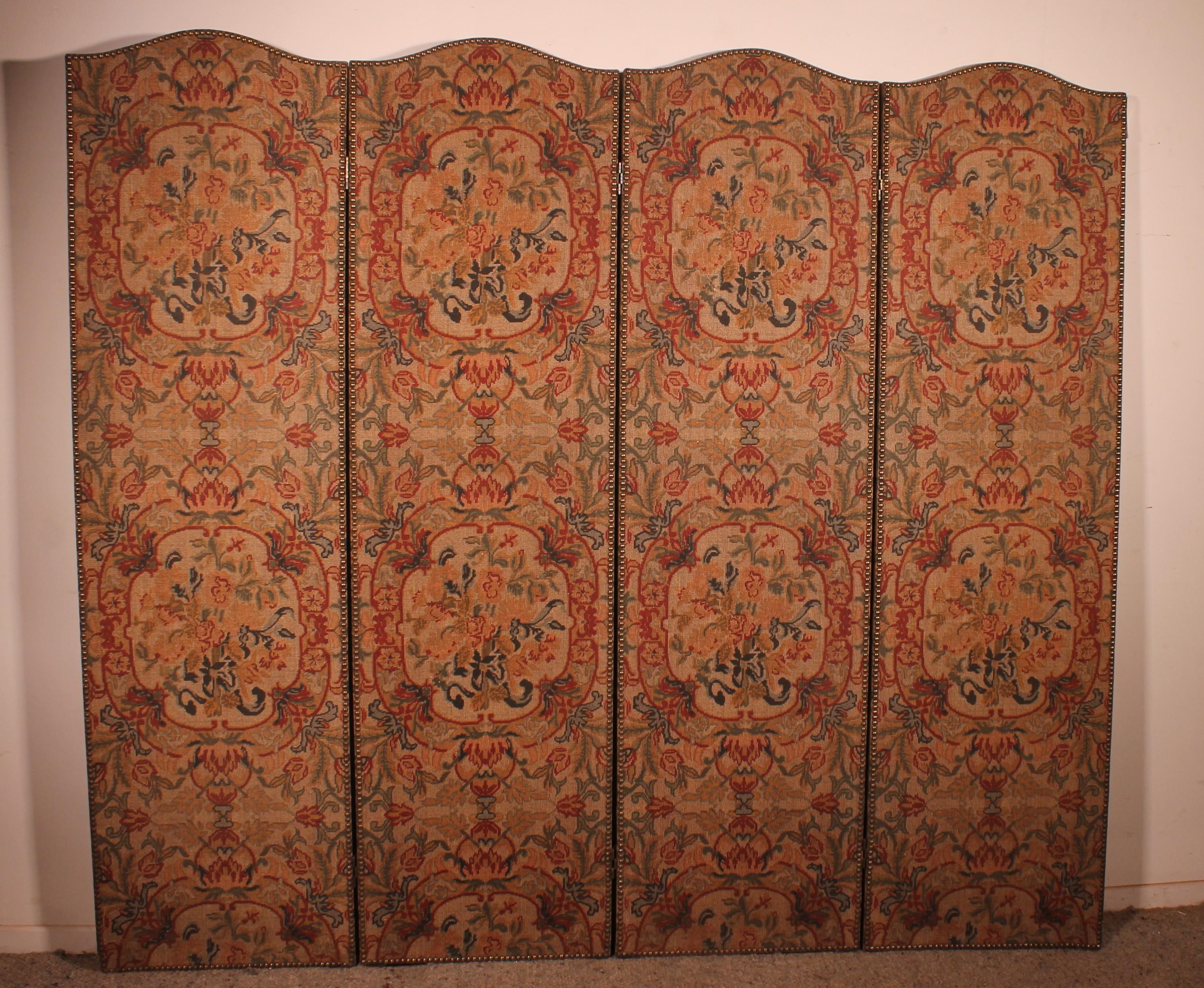 19th century four-panel screen in painted fabric with floral decoration.

A stunning screen with a wooden frame and covered with fabric that is painted.
An unusual piece and technique that is very decorative. The fabric has retained its superb