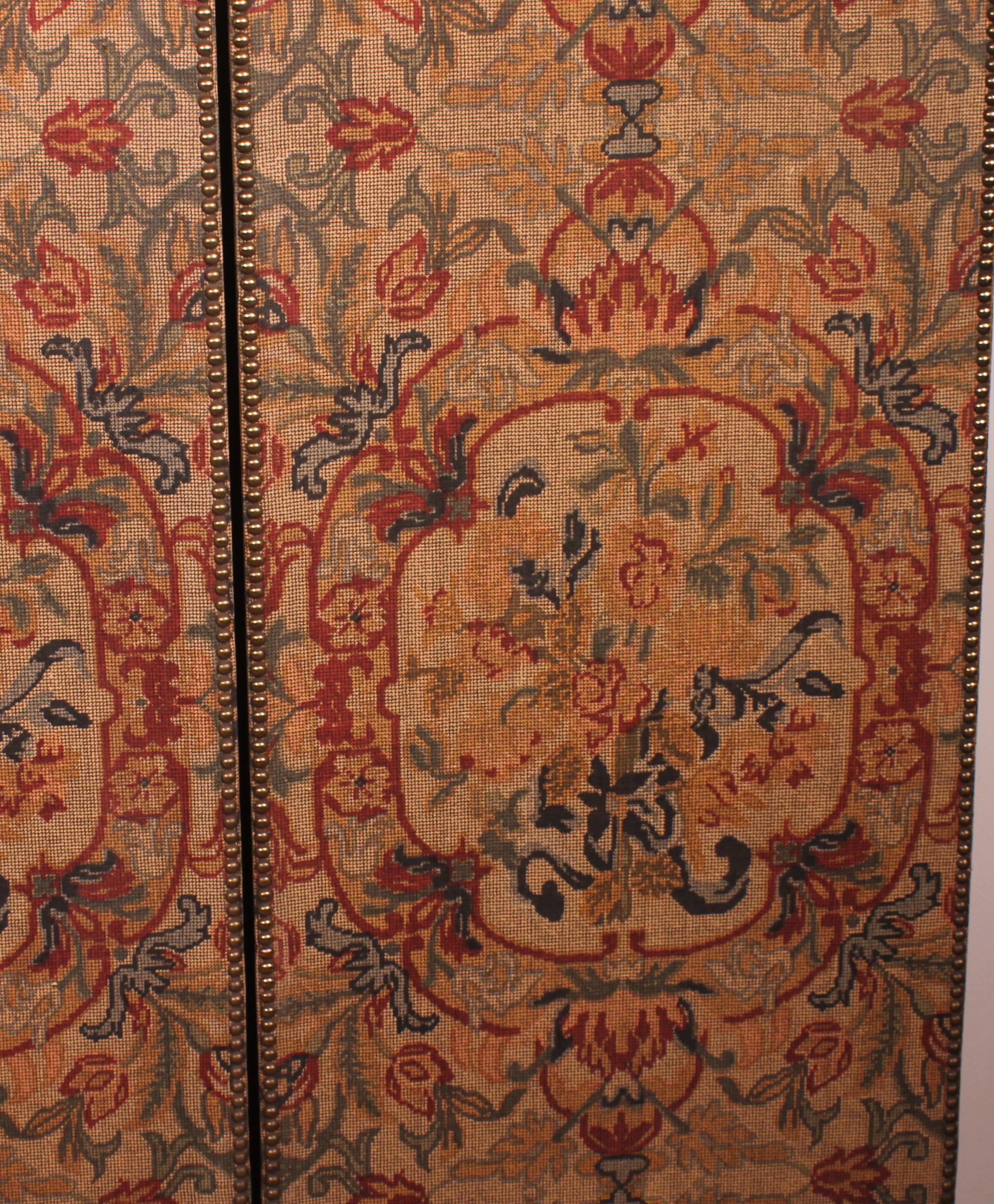 Four-panel Screen Painted Ony Fabric From The 19th Century For Sale 1