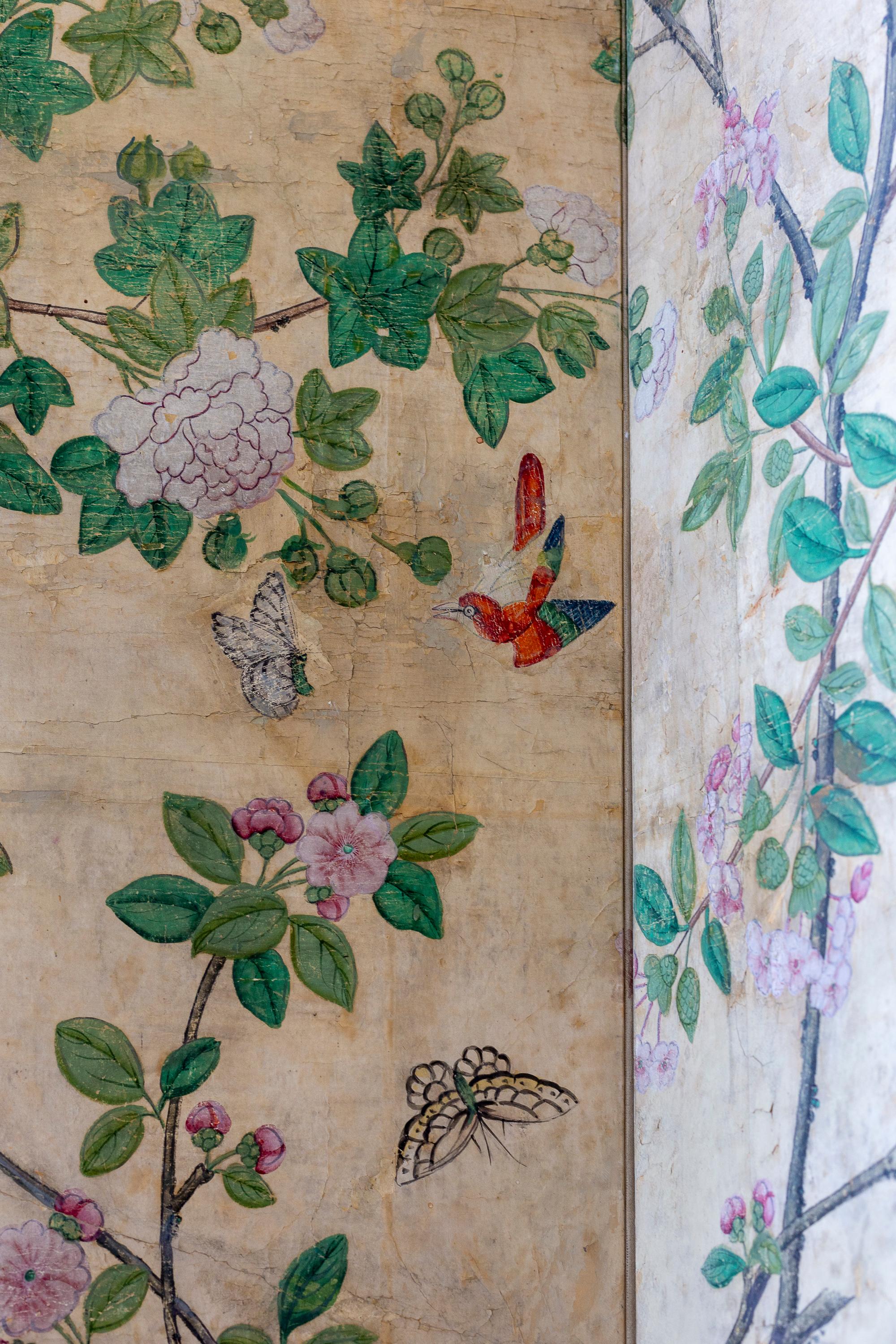 Peint à la main Paravent à quatre panneaux avec papier peint floral chinois ancien peint à la main en vente