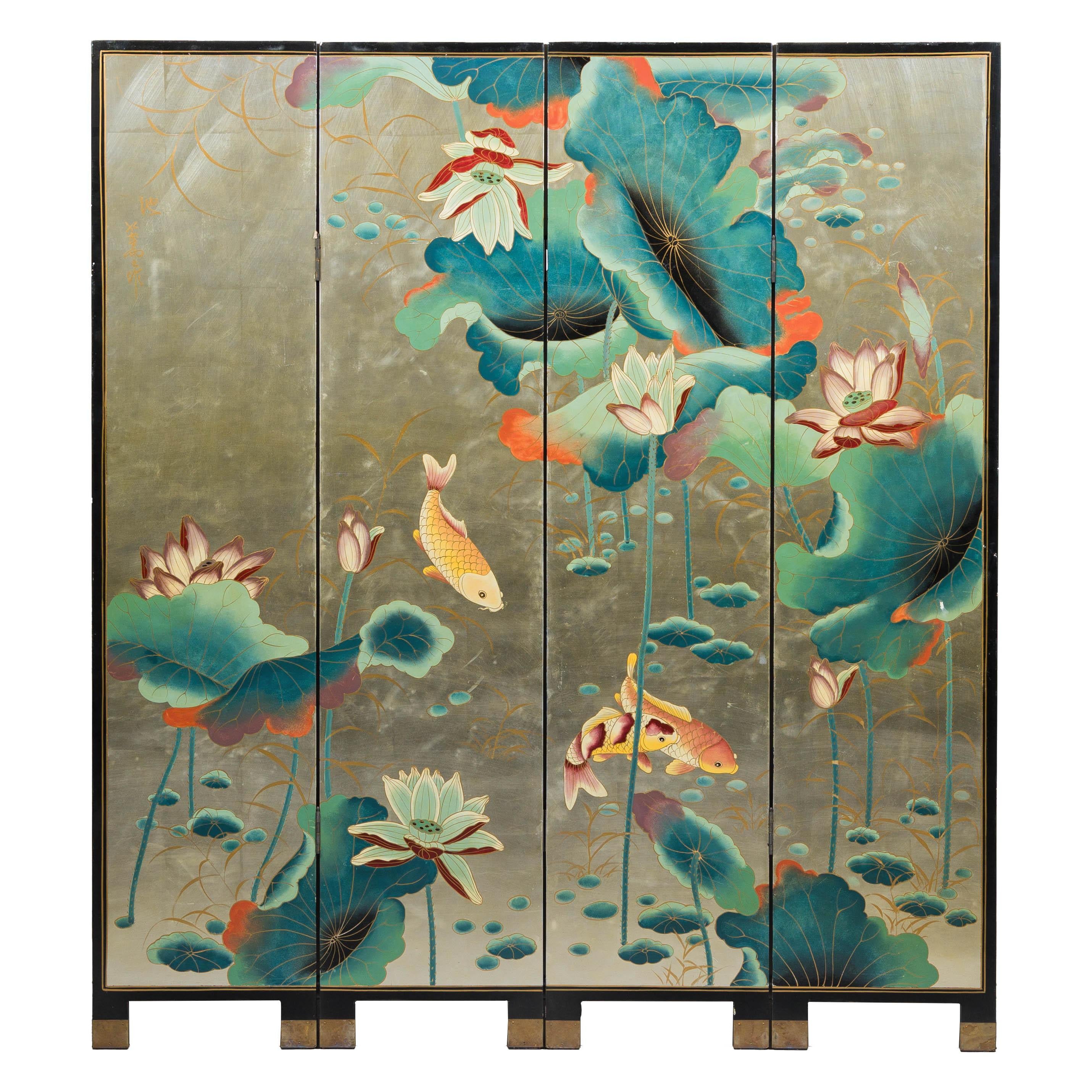 Biombo de cuatro paneles con diseño de koi y loto, pies de latón, elegante separador de ambientes en venta 5