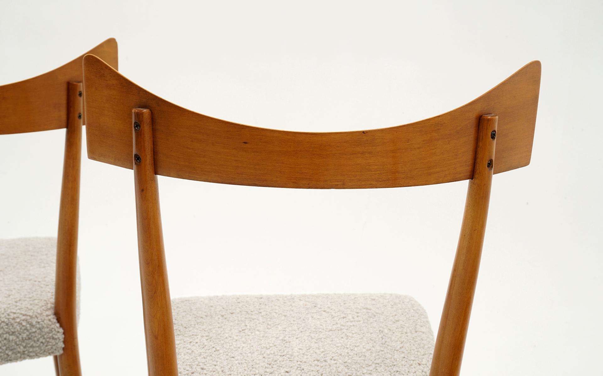 Four Paul McCobb Bow Tie Dining Chairs. Restored. Maple, Off White/Beige Boucle For Sale 3
