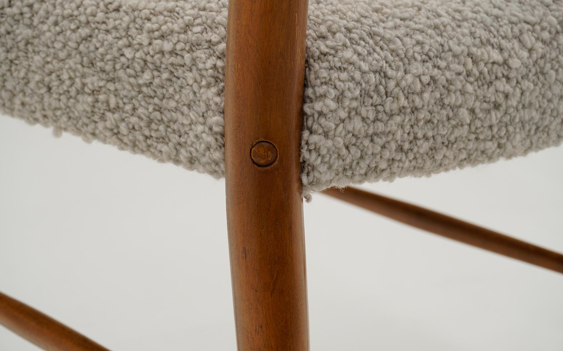 Four Paul McCobb Bow Tie Dining Chairs. Restored. Maple, Off White/Beige Boucle For Sale 5