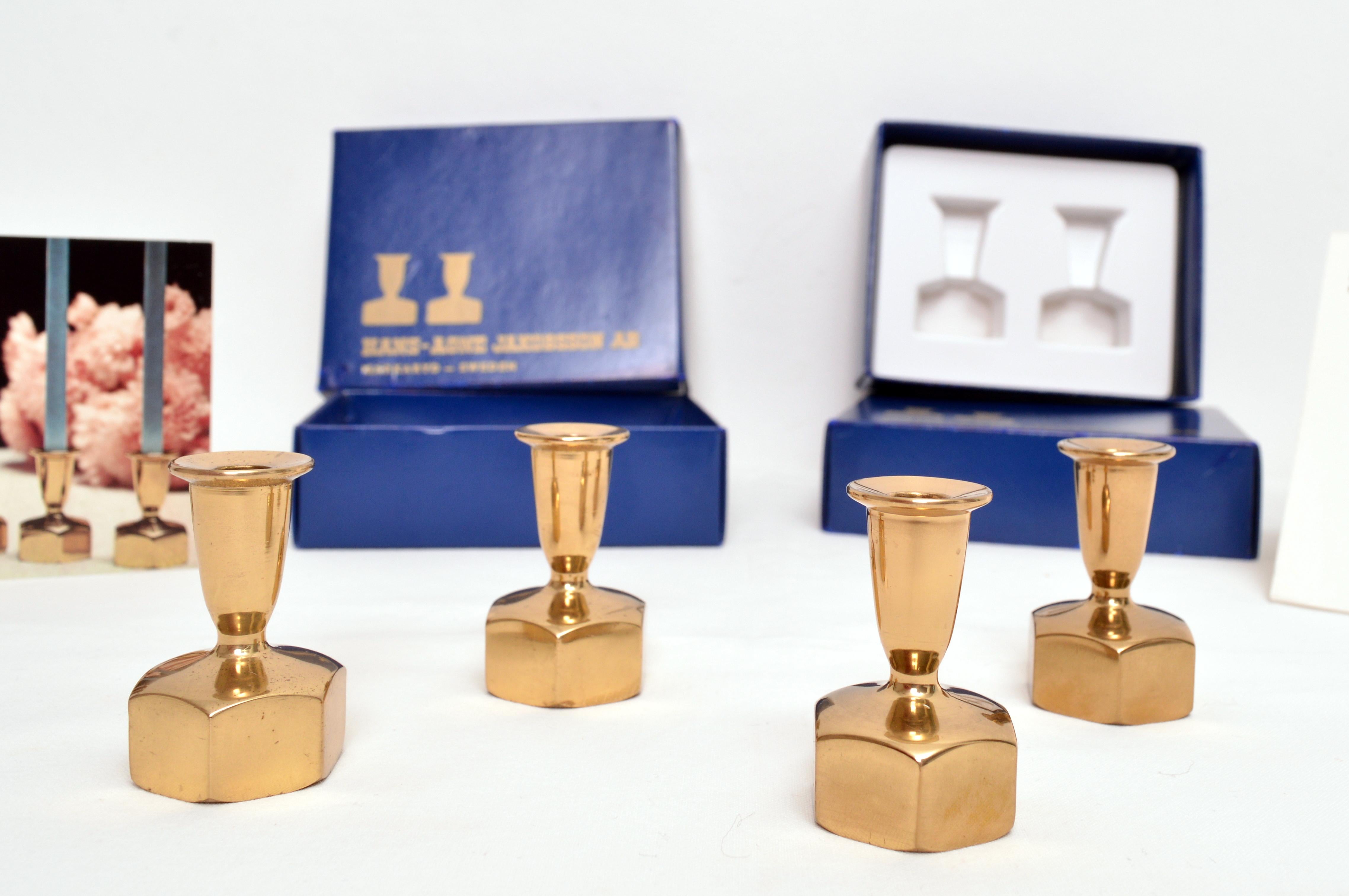 Four small candleholders in solid brass designed by Hans-Agne Jakobsson, model L125. Comes with original boxes. Very good vintage condition.
    