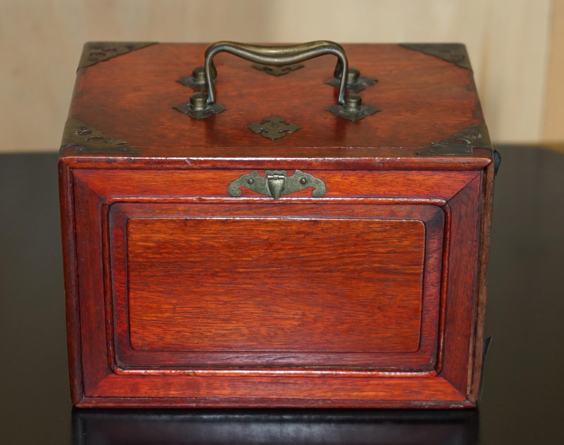 Chinese FOUR PERSON ANTIQUE MAHJONG SUITE CIRCA 1920's CHINESE EXPORT PERIOD WITH STAND For Sale