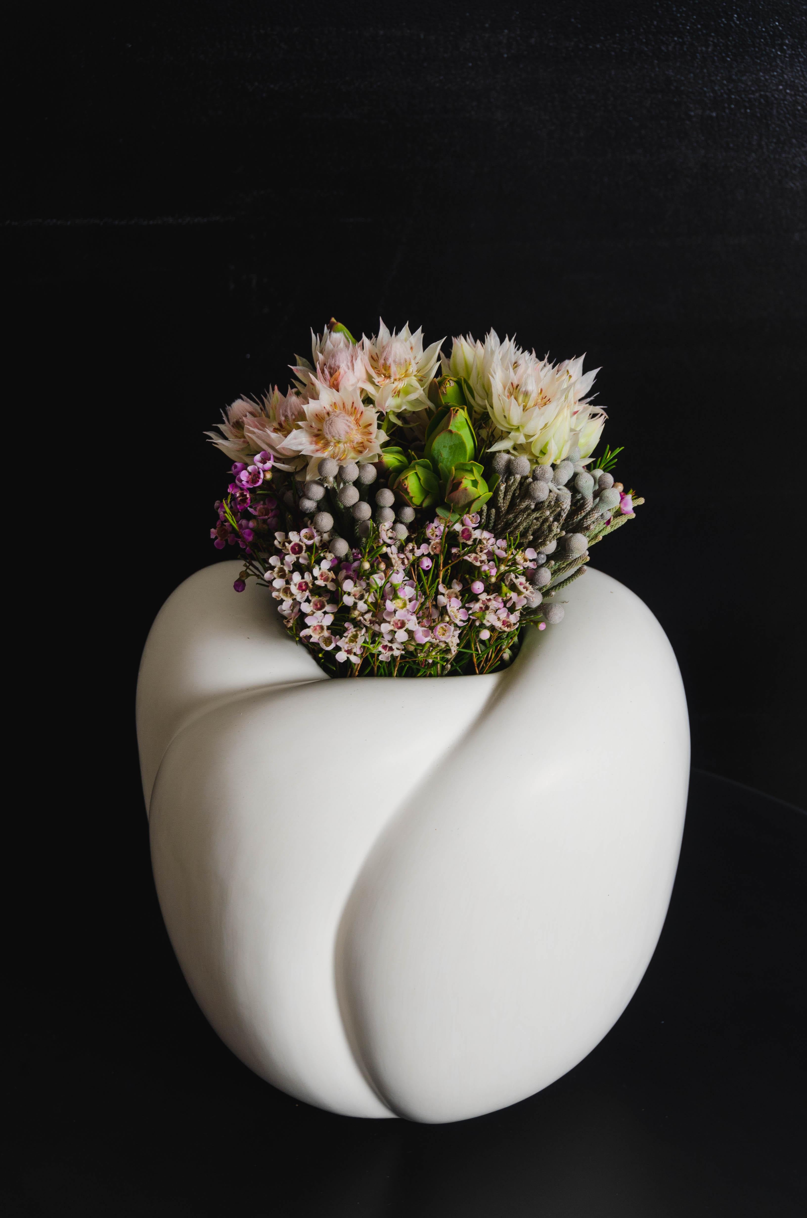 Contemporary Four Petal Cream Lacquer Pot by Robert Kuo, Limited Edition For Sale