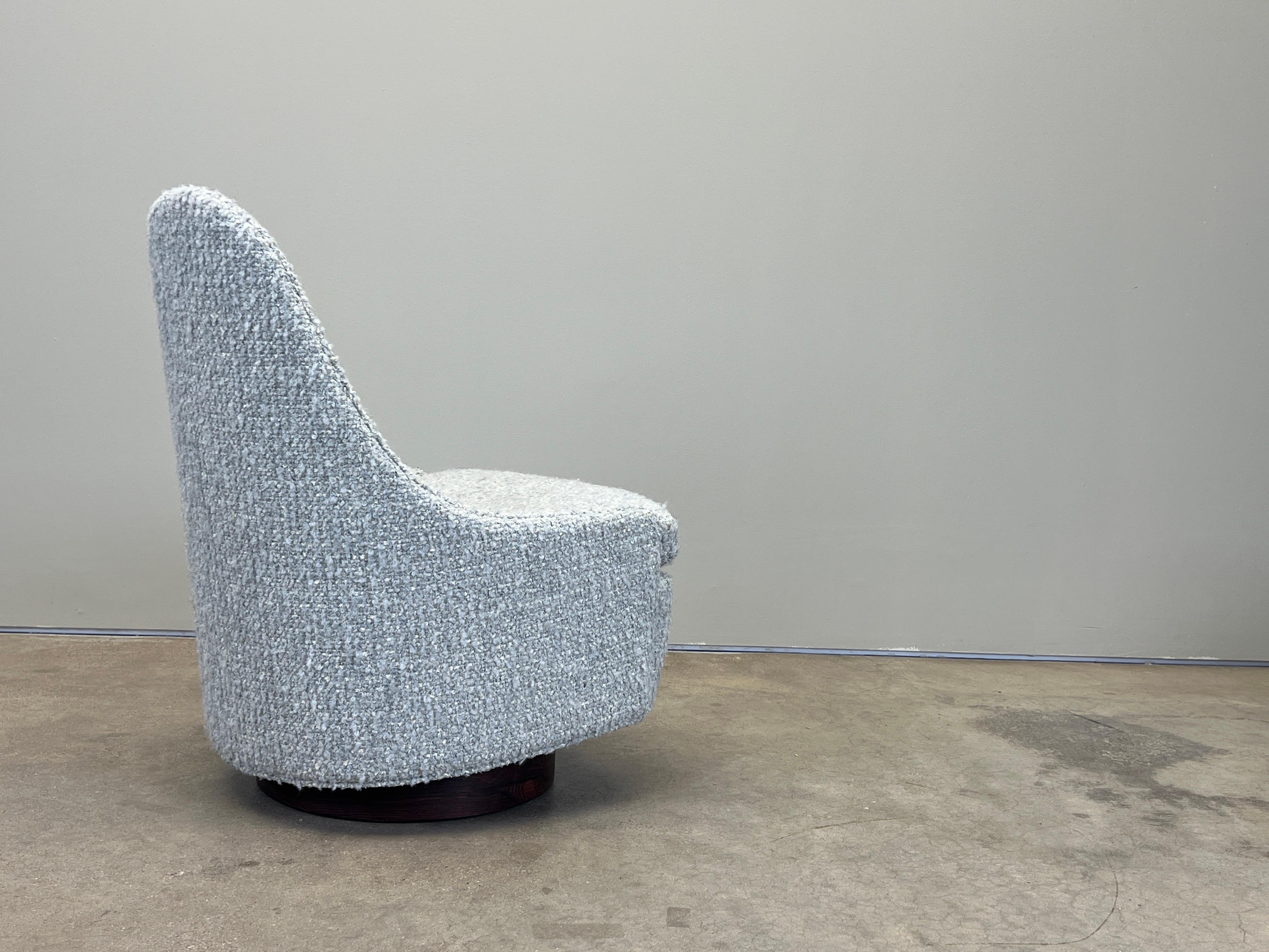 Quatre petites chaises pivotantes et à bascule de Milo Baughman en vente 11