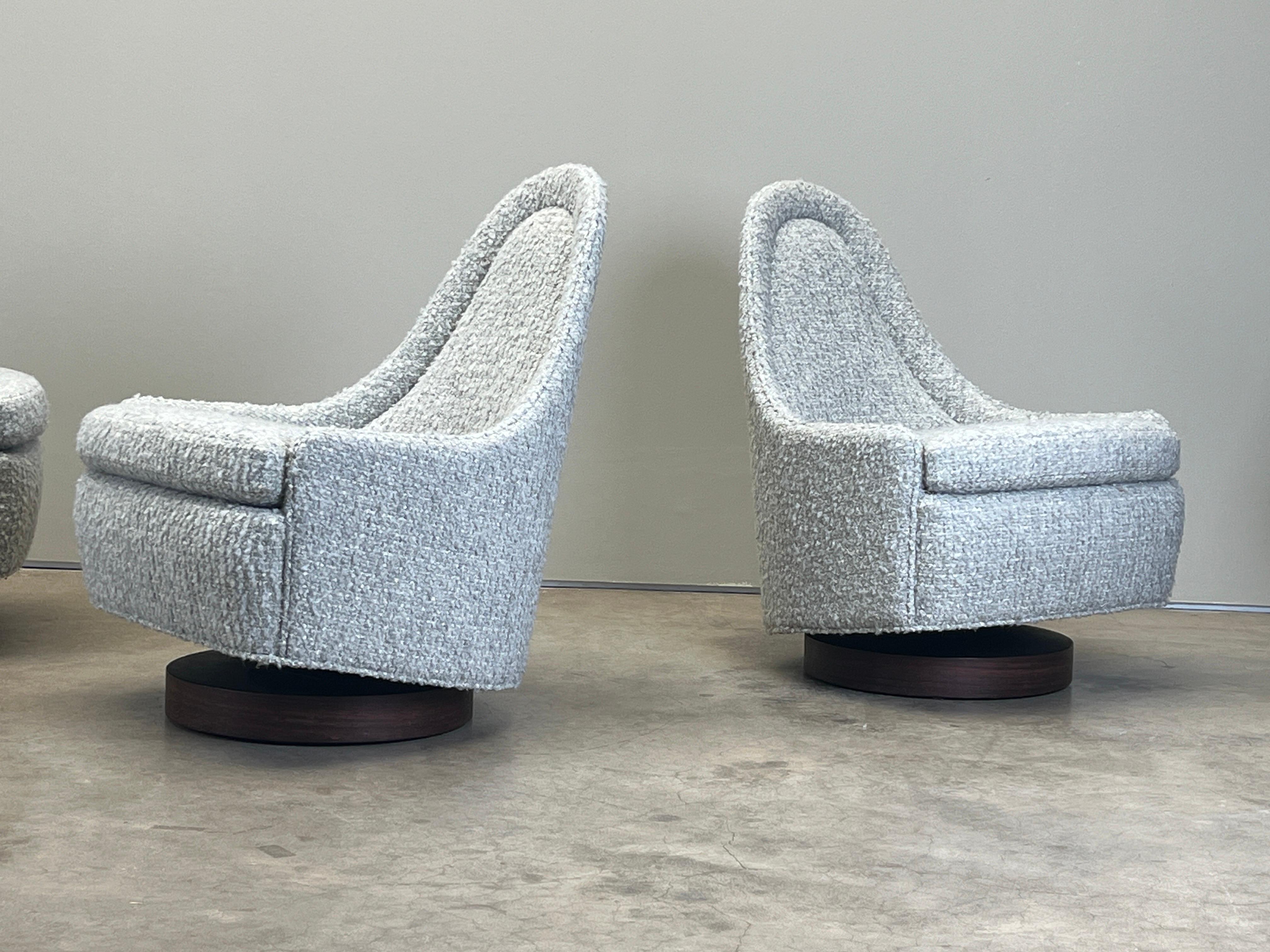Quatre petites chaises pivotantes et à bascule de Milo Baughman Bon état - En vente à Dallas, TX