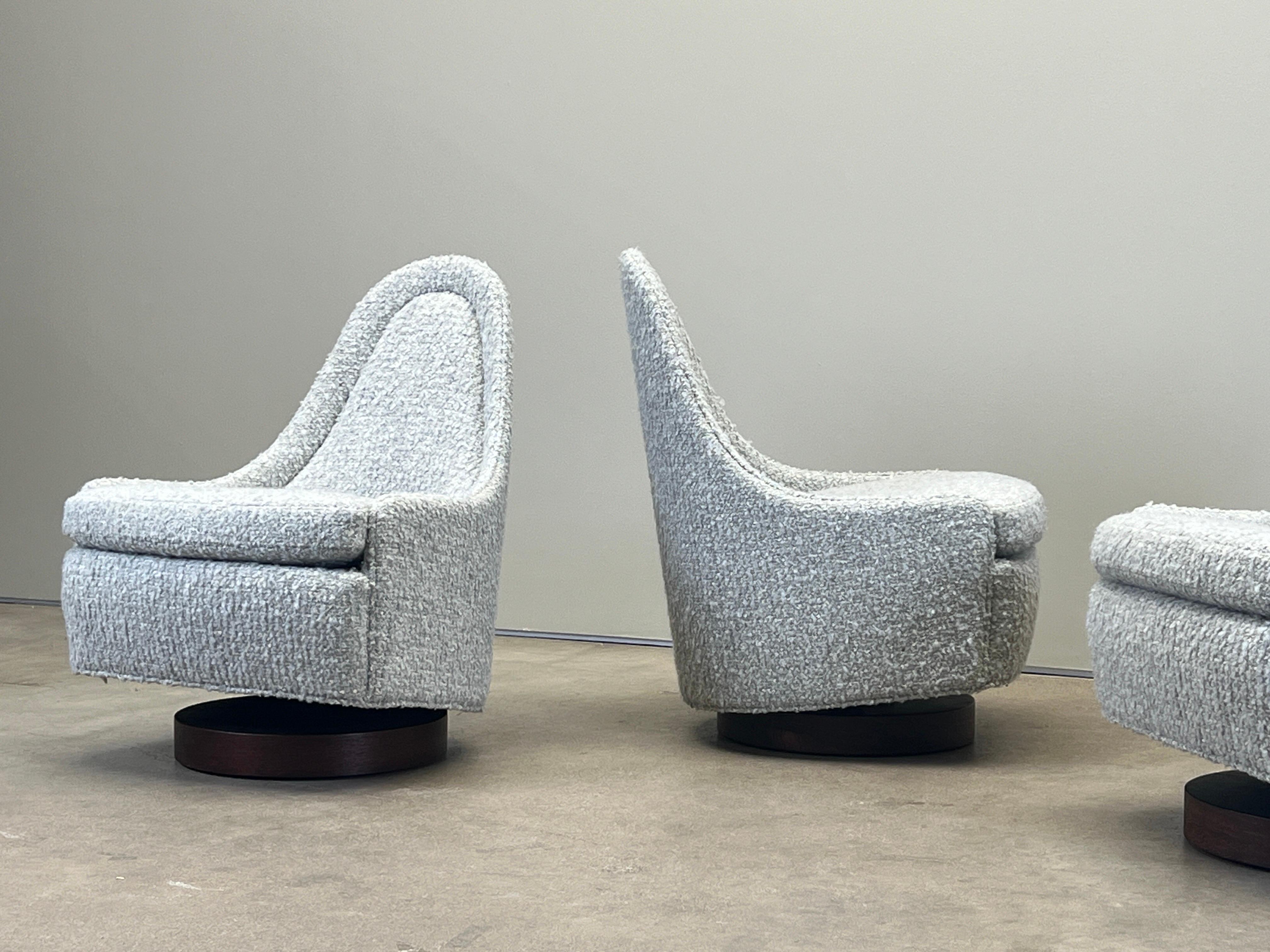 Tissu Quatre petites chaises pivotantes et à bascule de Milo Baughman en vente