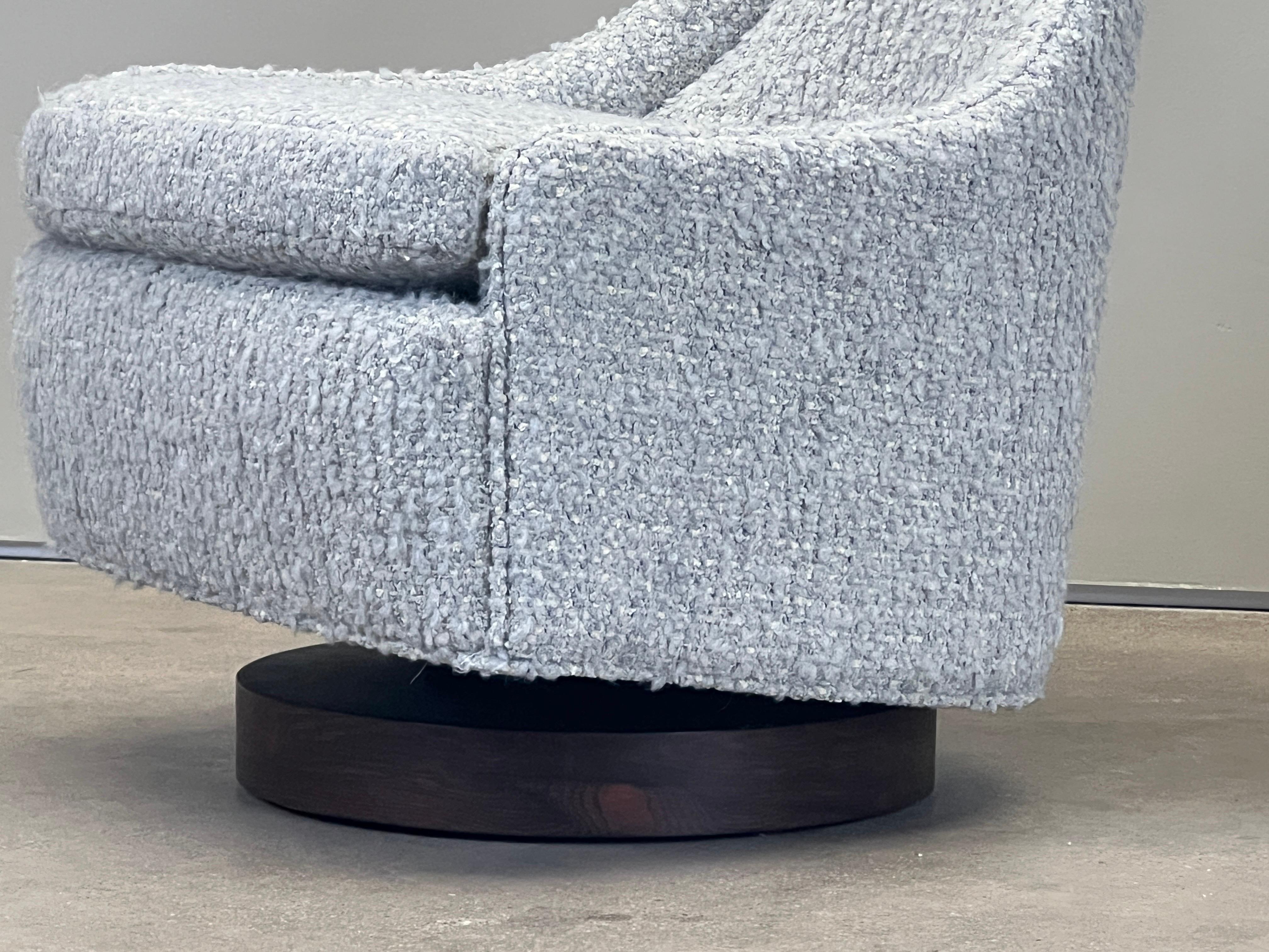 Quatre petites chaises pivotantes et à bascule de Milo Baughman en vente 2