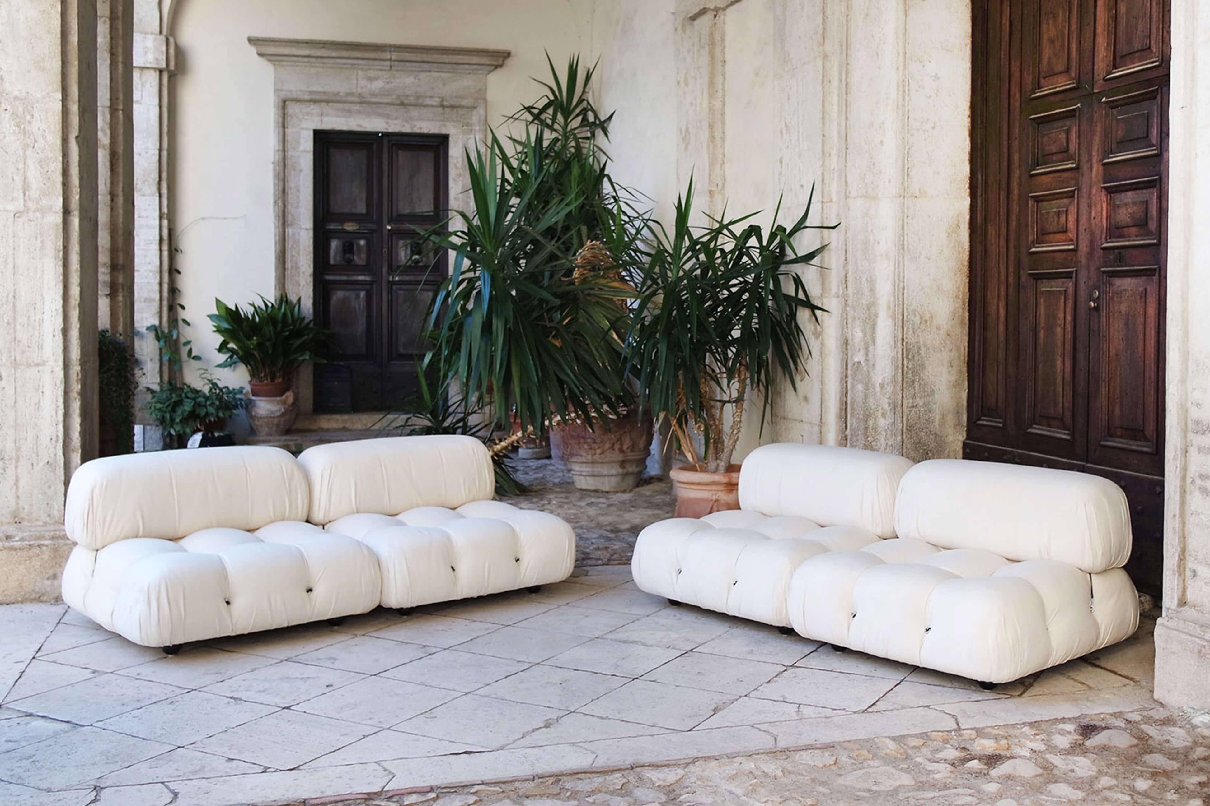 Ein schönes Exemplar eines originalen Camaleonda-Sofas aus den 1970er Jahren, entworfen von Mario Bellini für B&B Italia in den 1970er Jahren. Dieses ikonische Designerstück ist mit dem originalen dicken cremefarbenen Baumwollstoff überzogen. Es