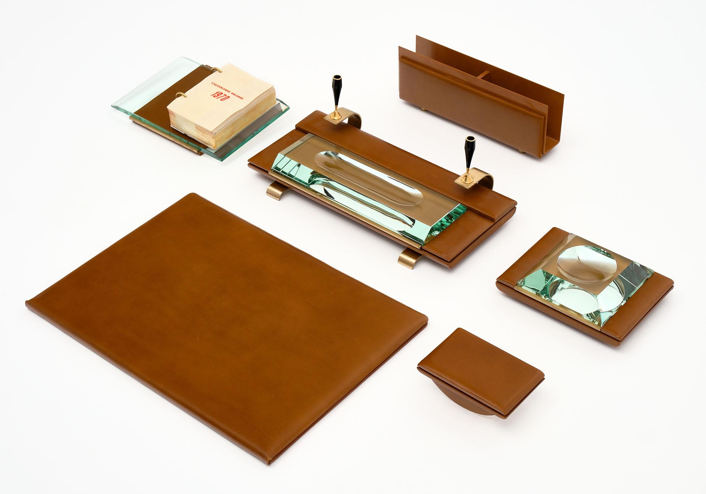 Mid-Century Modern Ensemble de bureau italien de quatre pièces en cuir des années 1970 en vente