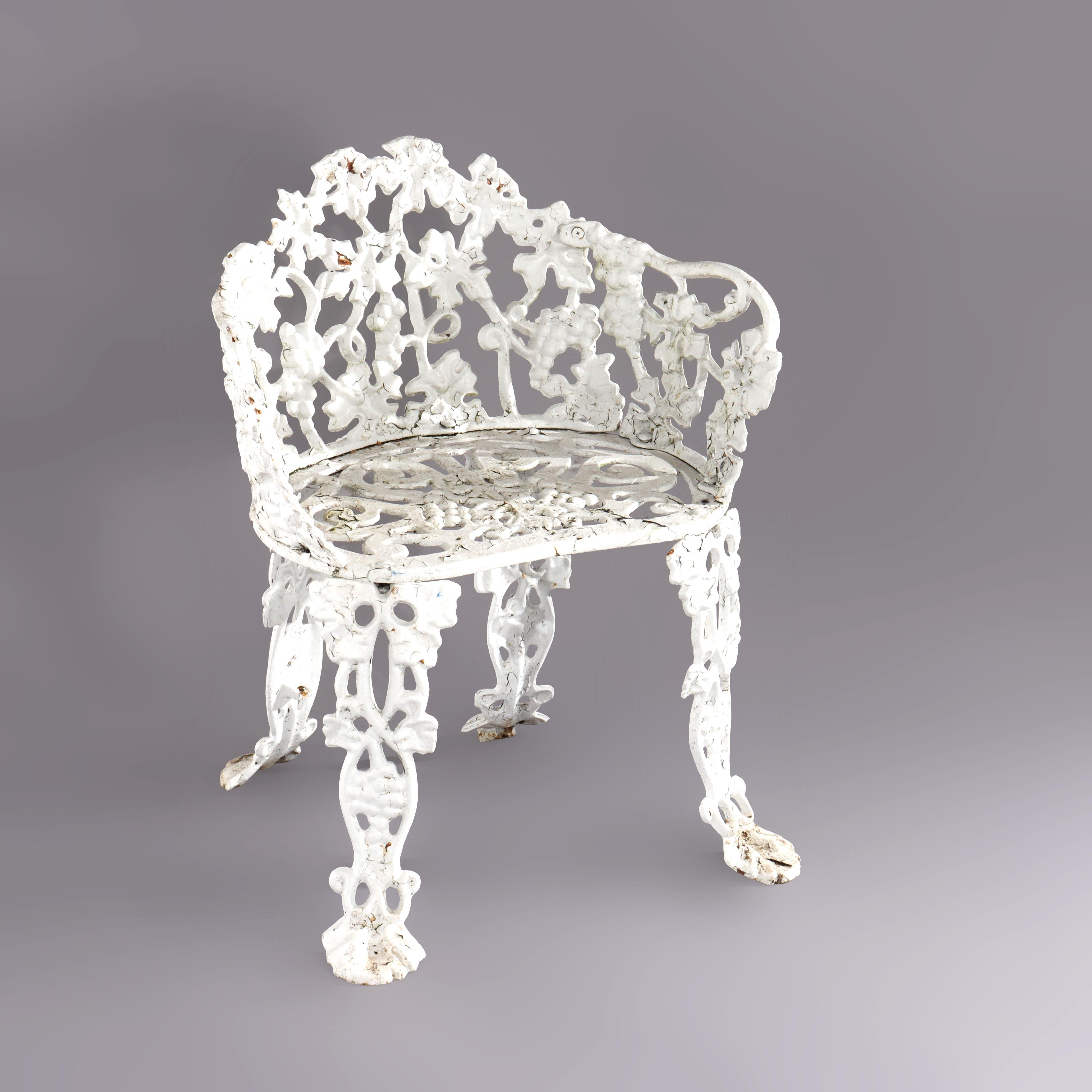 Set da giardino antico in ghisa Coalbrookdale con quattro pezzi di uva e foglie C1930 in vendita 3