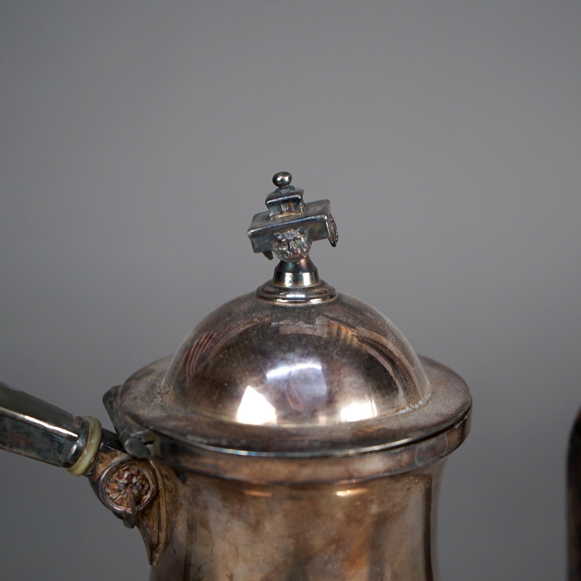 Juego de té antiguo de cuatro piezas con pie plateado C1890 en Bueno estado para la venta en Big Flats, NY