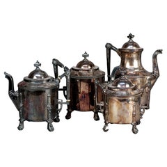 Juego de té antiguo de cuatro piezas con pie plateado C1890
