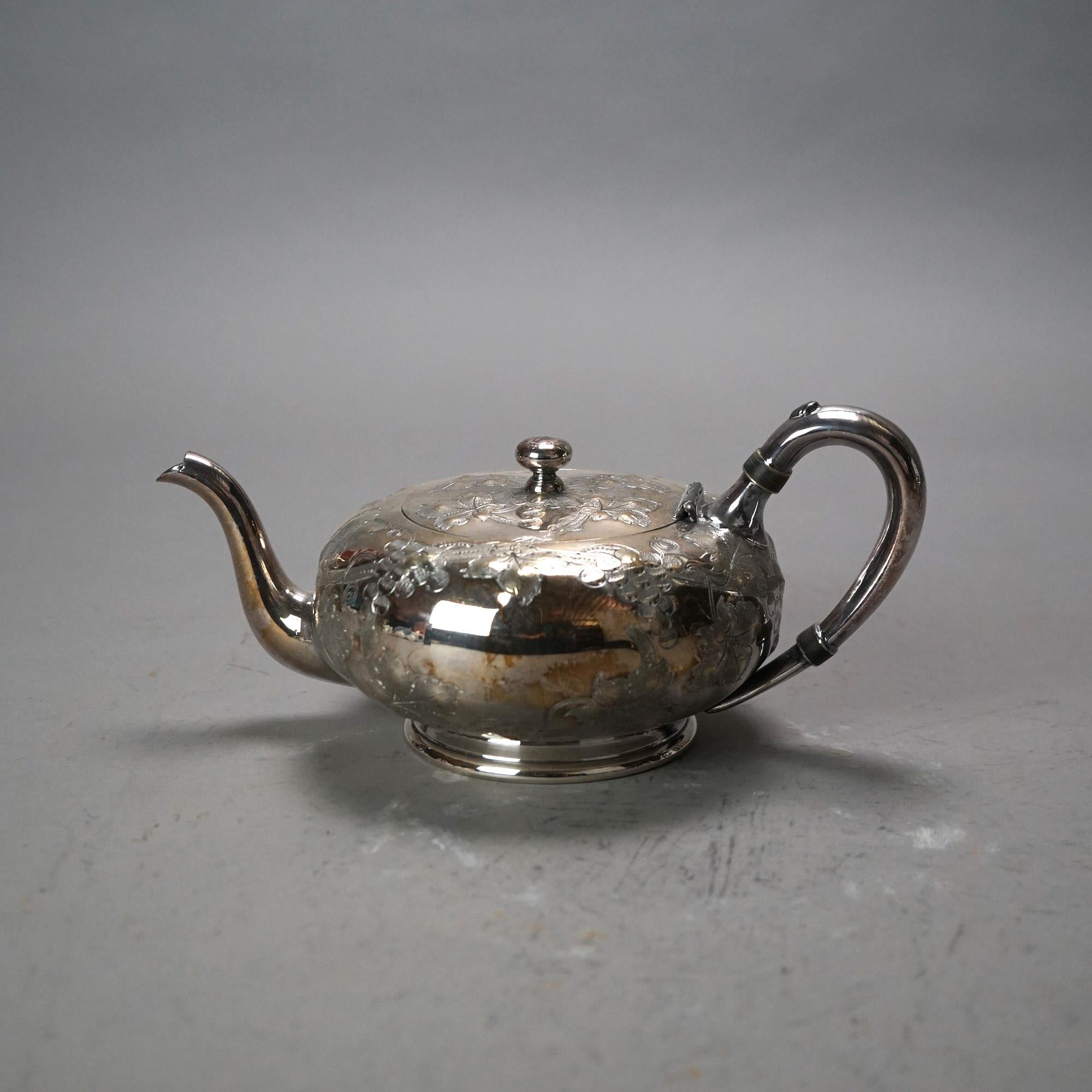 Servizio da tè antico in argento placcato in quattro pezzi C1890 in vendita 2