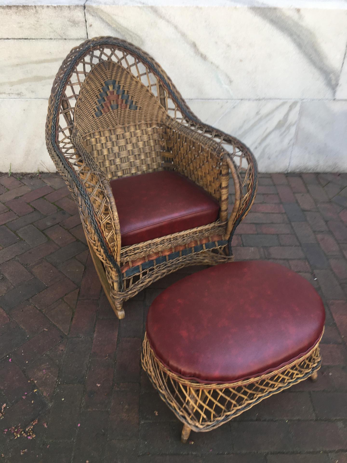 Four Piece Art Deco American Ypsilanti Co. Wicker Suite w Rare Colored Reeds  In Good Condition For Sale In Savannah, GA