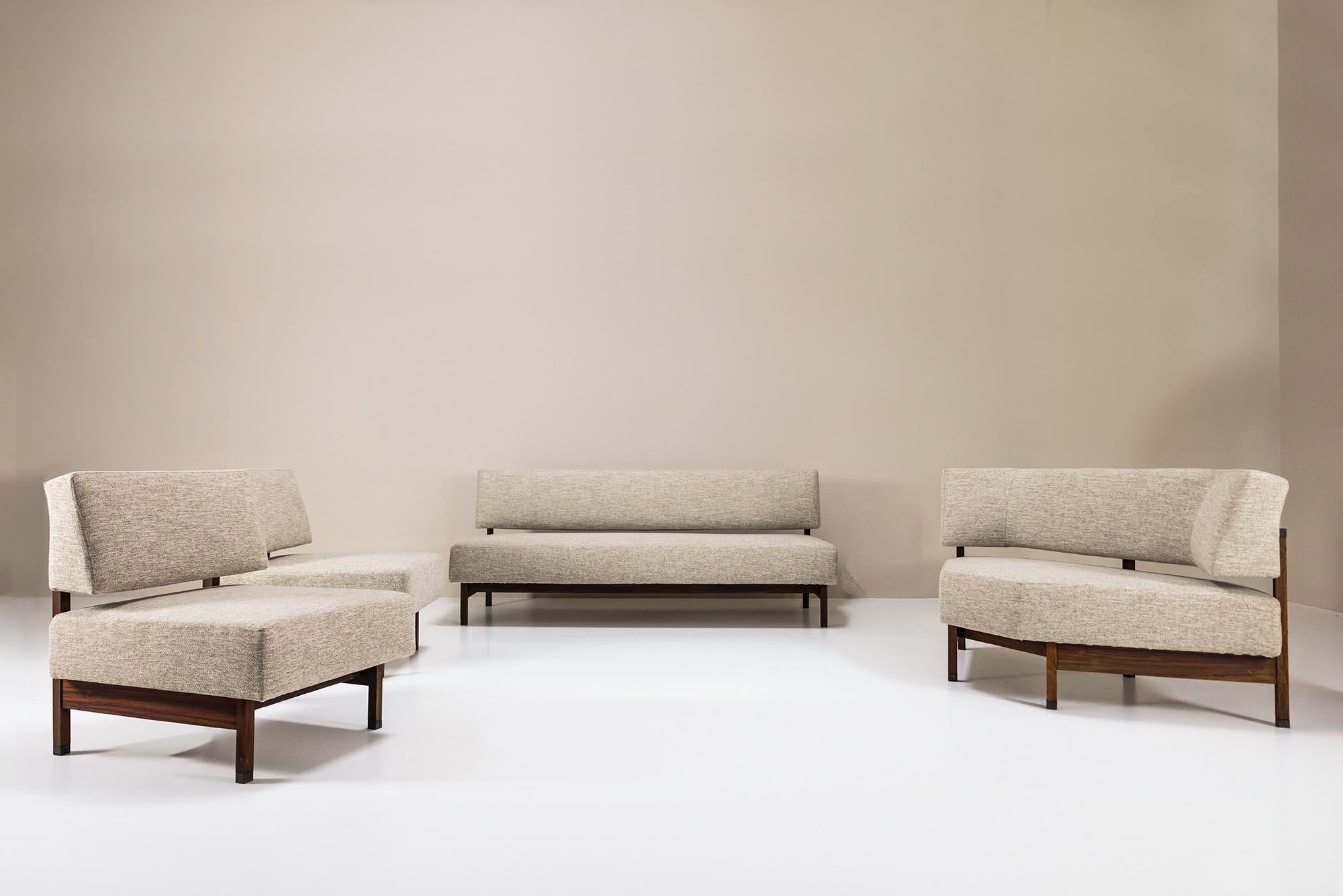 Four Piece Living Room Set in Off-white Fabric and Rosewood, Italy 1960s In Good Condition For Sale In Hellouw, NL