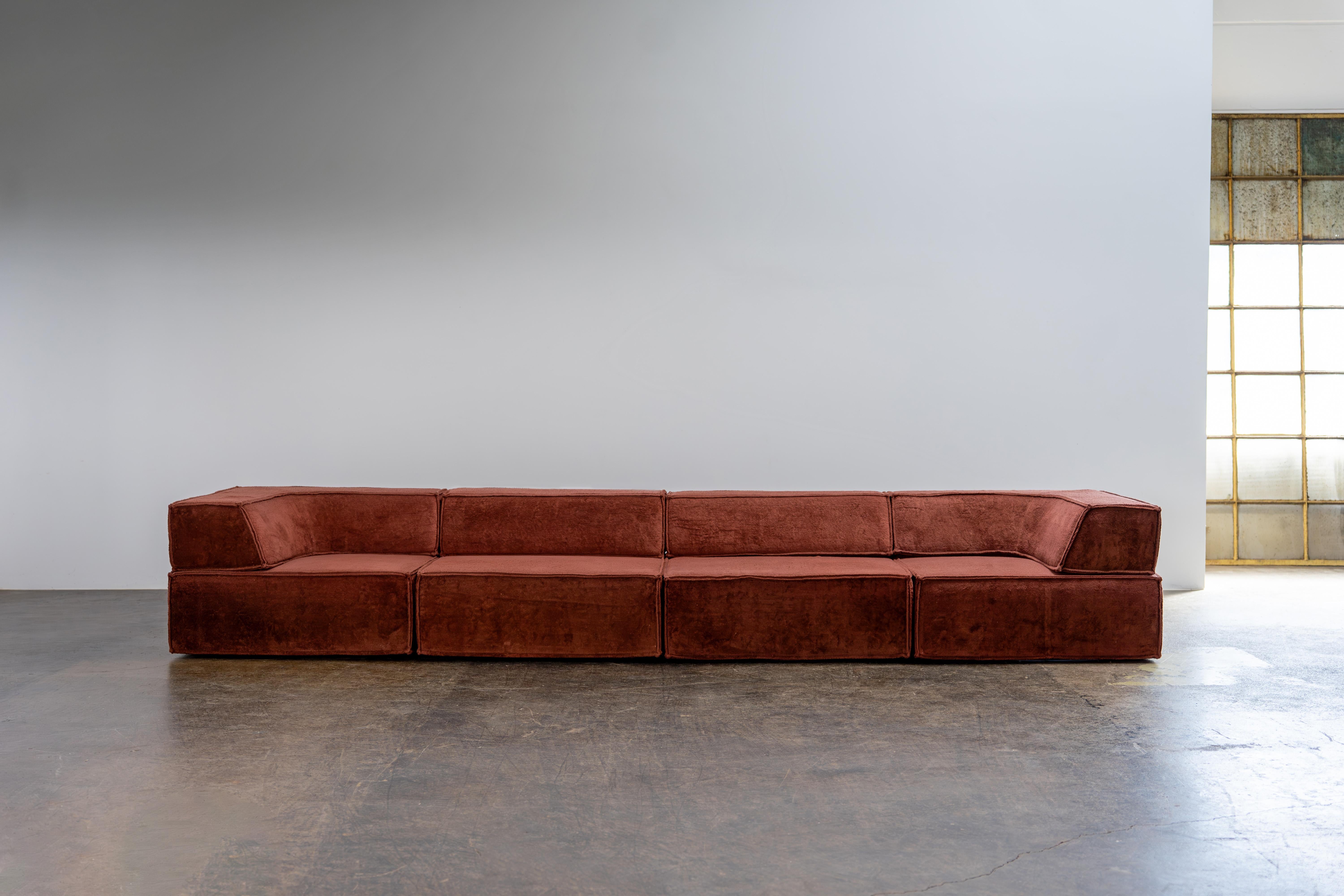 Vintage COR Trio Modular Sofa in Brown

This original Trio sofa by COR is a timeless design classic, offering both versatility and comfort. It consists of four modular elements, including six large (95 x 95 cm) all with backrests. The rich brown