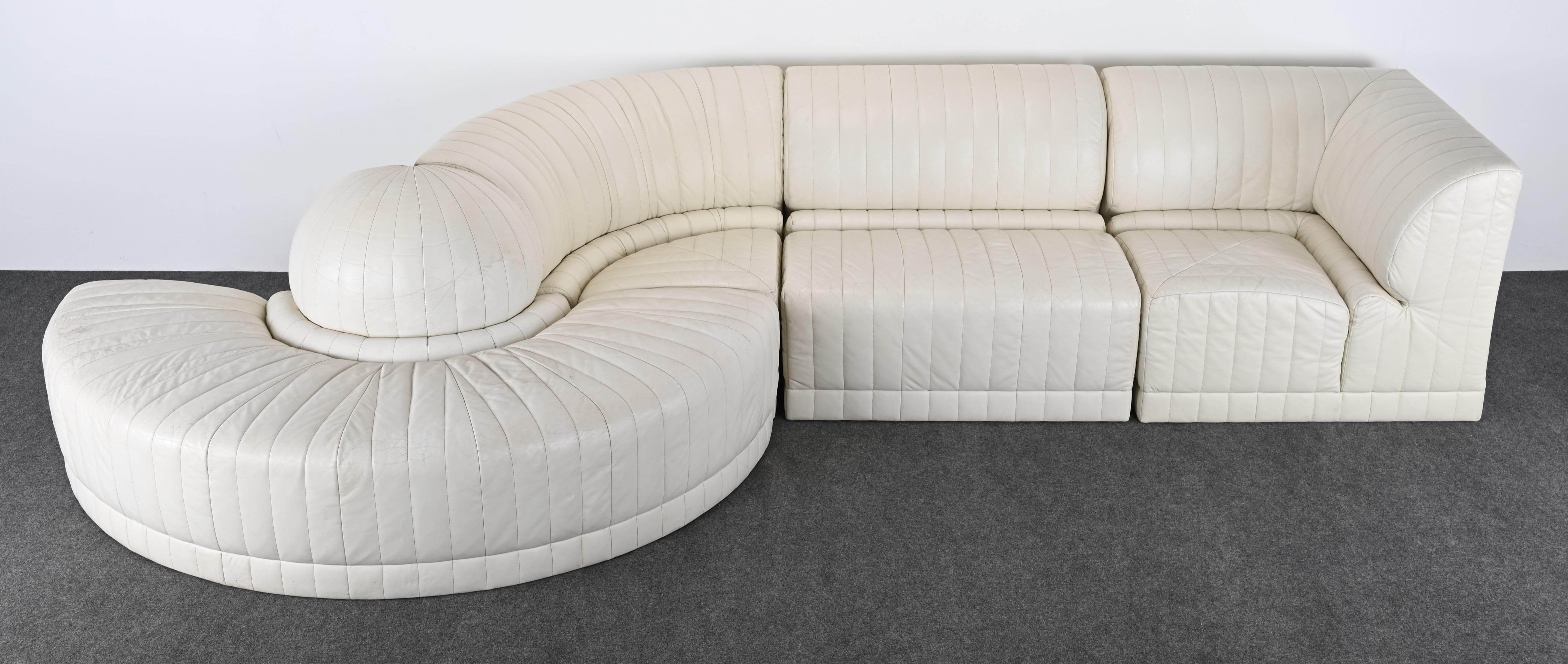 Français Canapé sectionnel de quatre pièces en cuir blanc de Roche Bobois, 1985