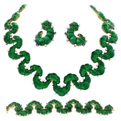Four pieces parure set (necklace, bracelet and pair of earrings) in yellow gold