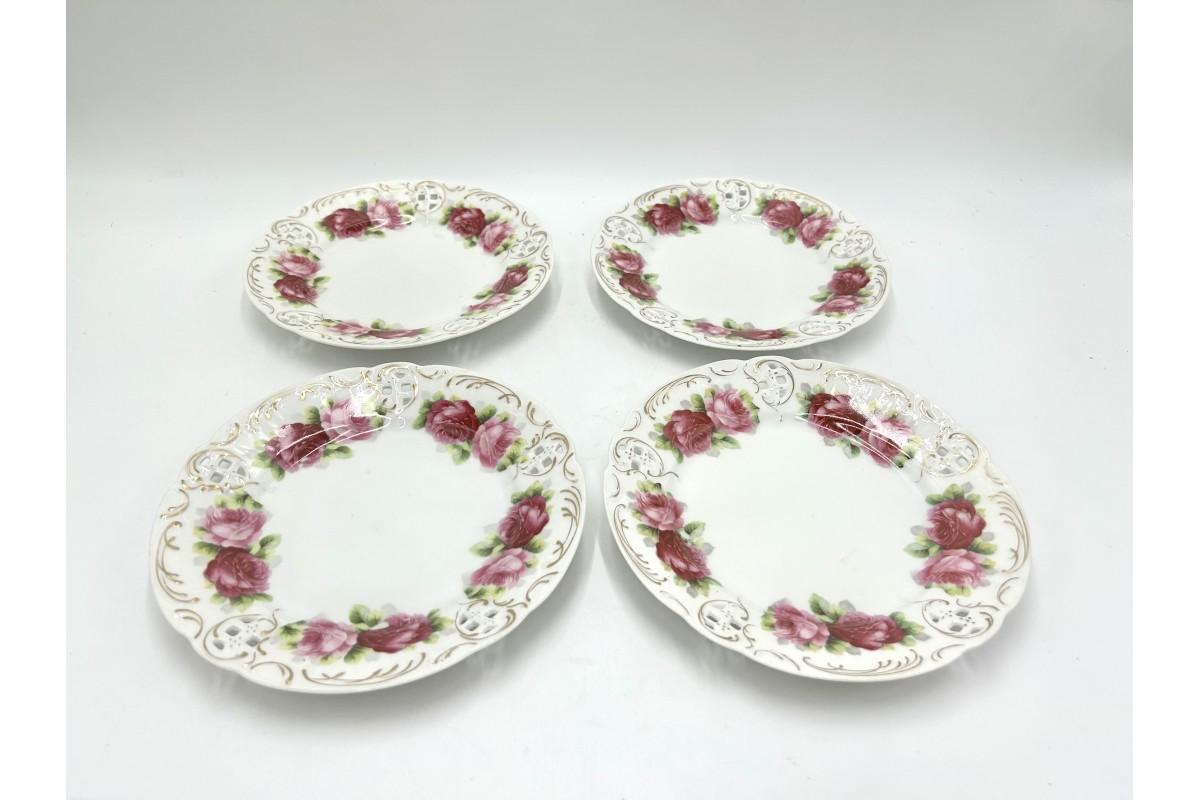 Four Moliere Chrysanthemae Cacilie plates produced by the German Rosenthal porcelain factory, marked with the signature used in the years 1898-1904.
Very good condition without damage
height 2cm
diameter 17.5 cm