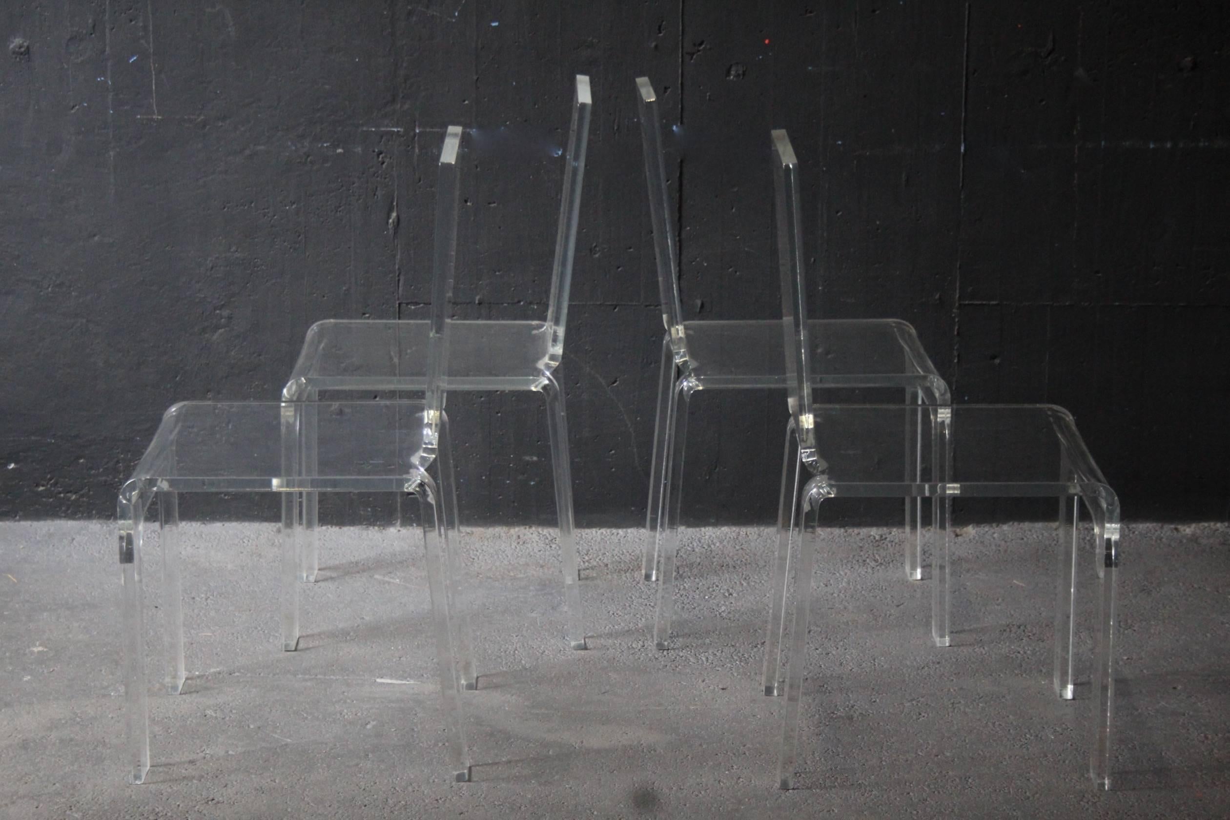 Four Plexiglass Chairs In Excellent Condition In grand Lancy, CH