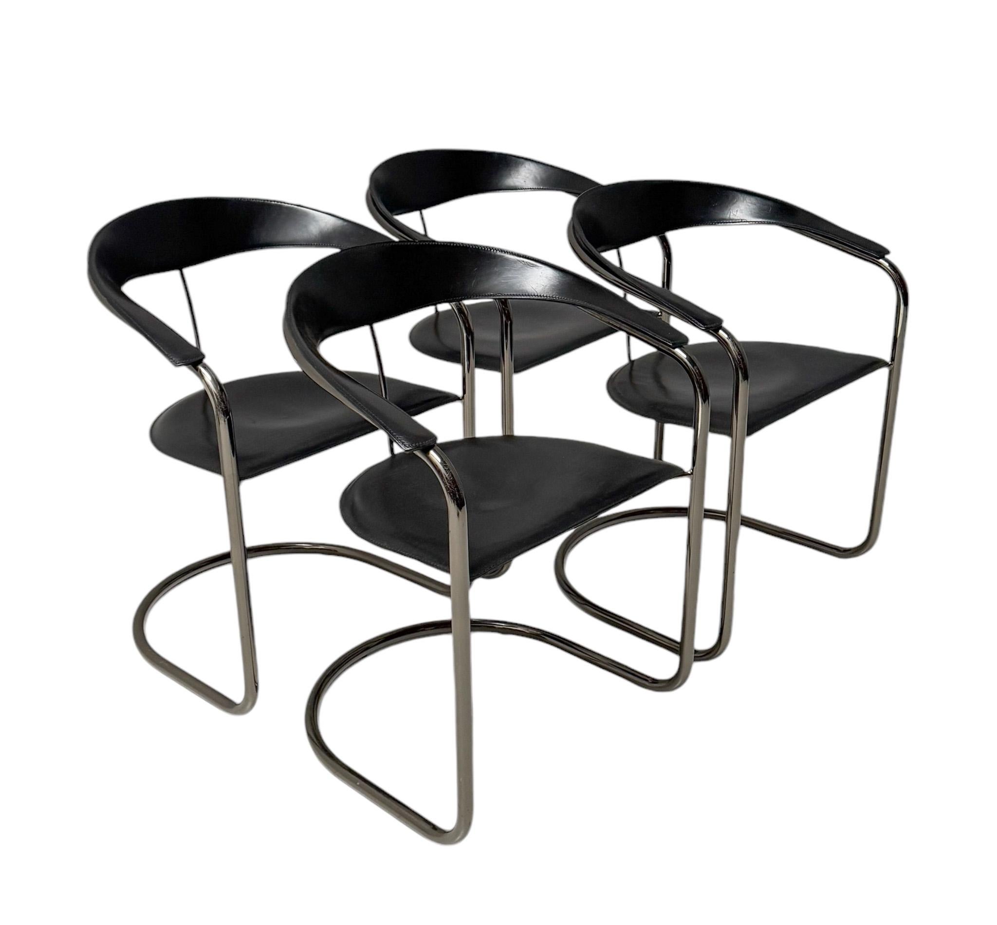Postmoderne Quatre fauteuils post-modernes par Arrben Italie, années 1980 en vente