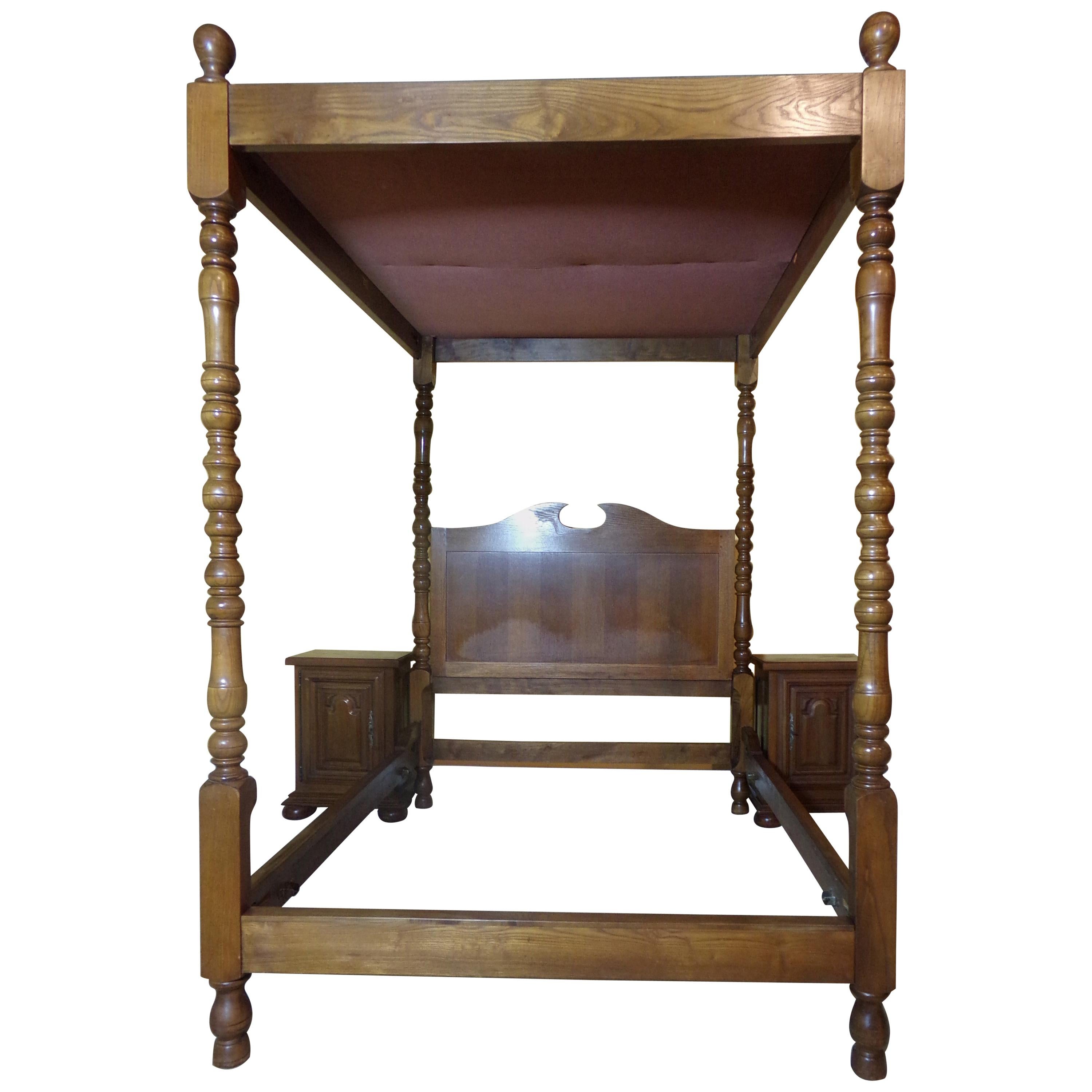 Four Poster Bed and Two Bedside Cabinets For Sale