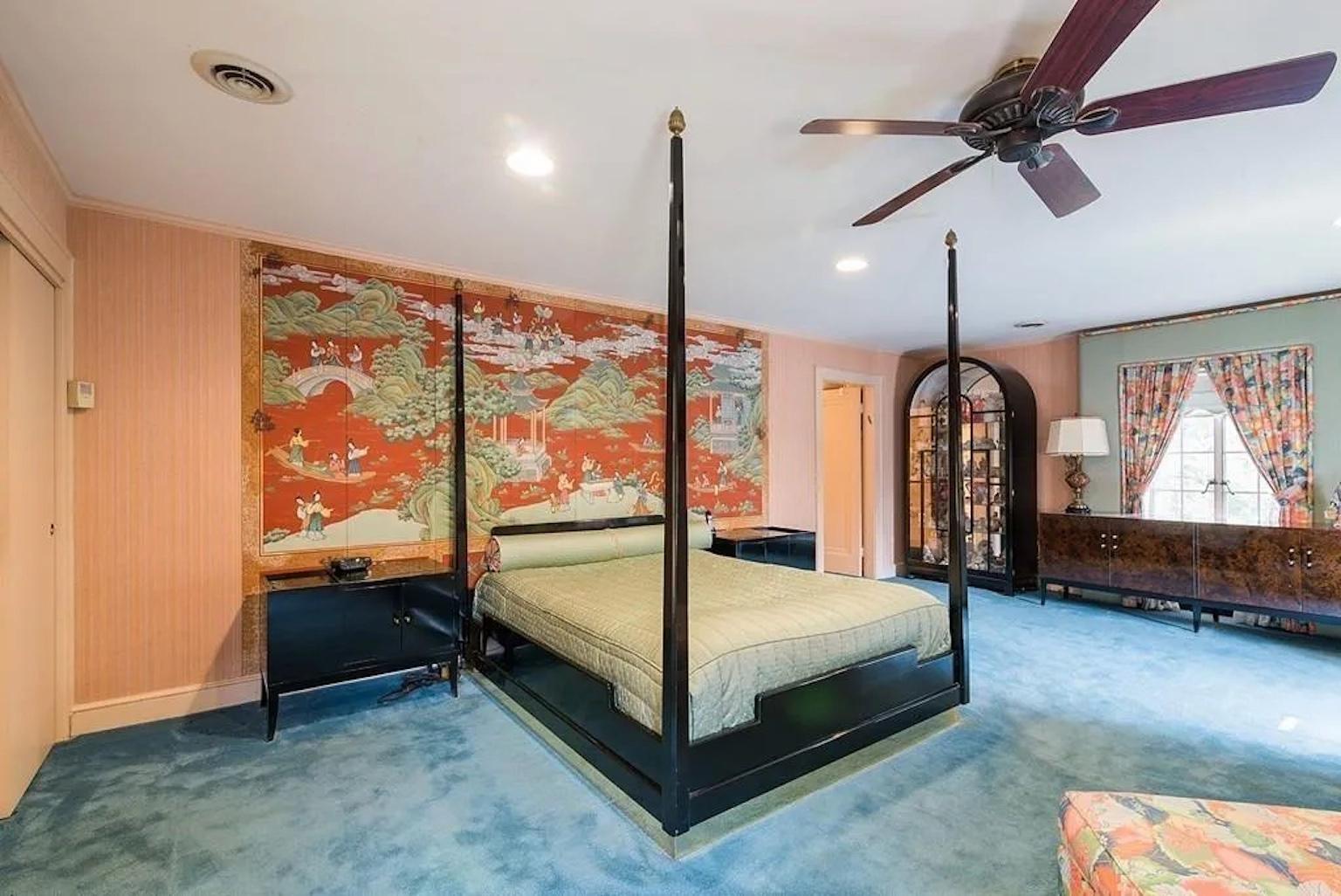 American Four Poster Bed (Queen) Black Lacquer on Brass Plinth For Sale