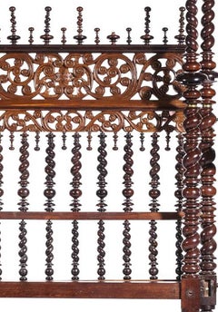 Four-poster bed with bobbin lace trim in Noble Wood - 17th century