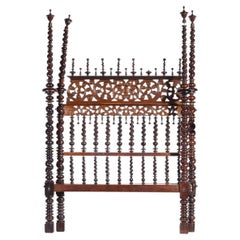 Four-poster bed with bobbin lace trim in Noble Wood - 17th century