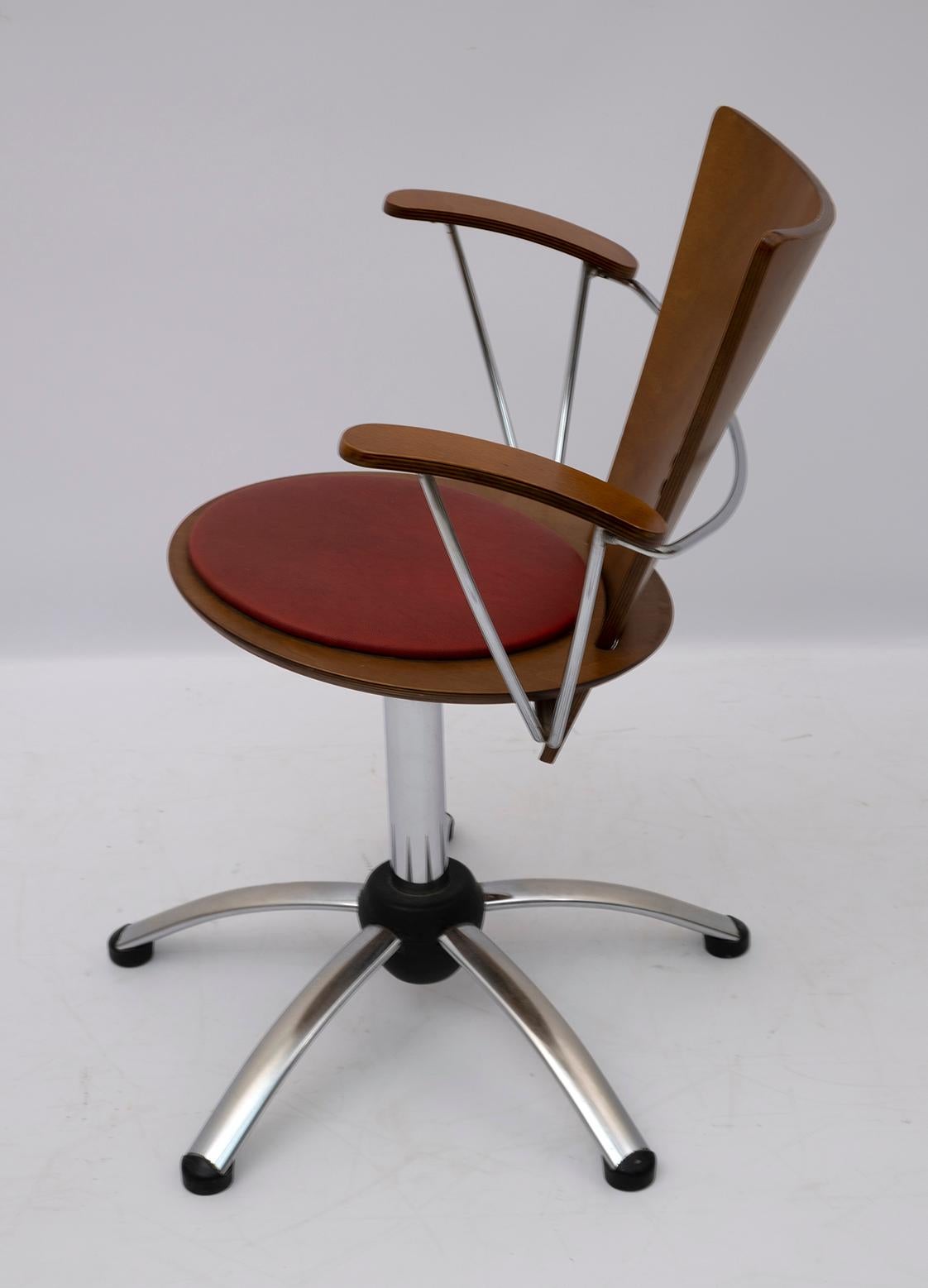 Four Postmodern Italian Swivel Chairs Curved Wood and Chromed Metal, 1980s For Sale 1