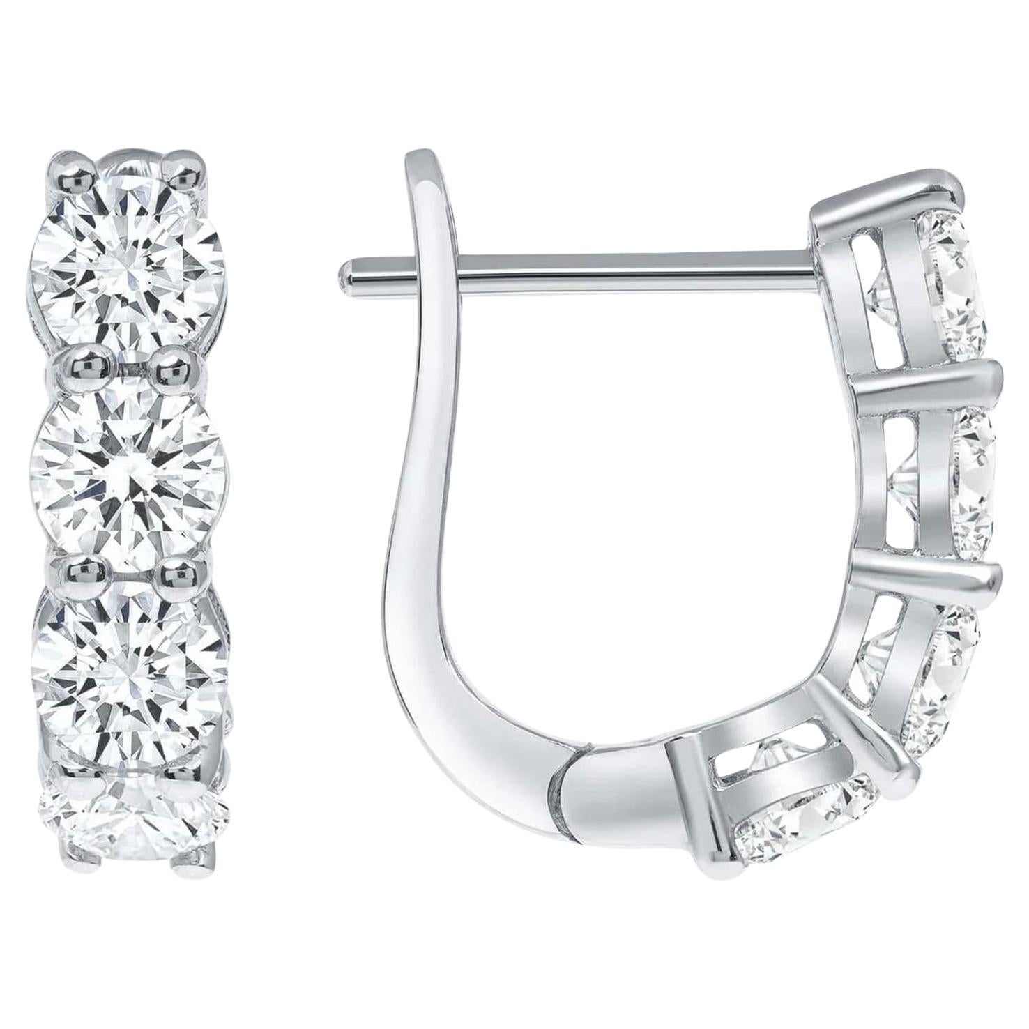Im Angebot: Vier Zacken-Ohrringe aus 18 Karat Weißgold mit Klappverschluss und Diamanten ()