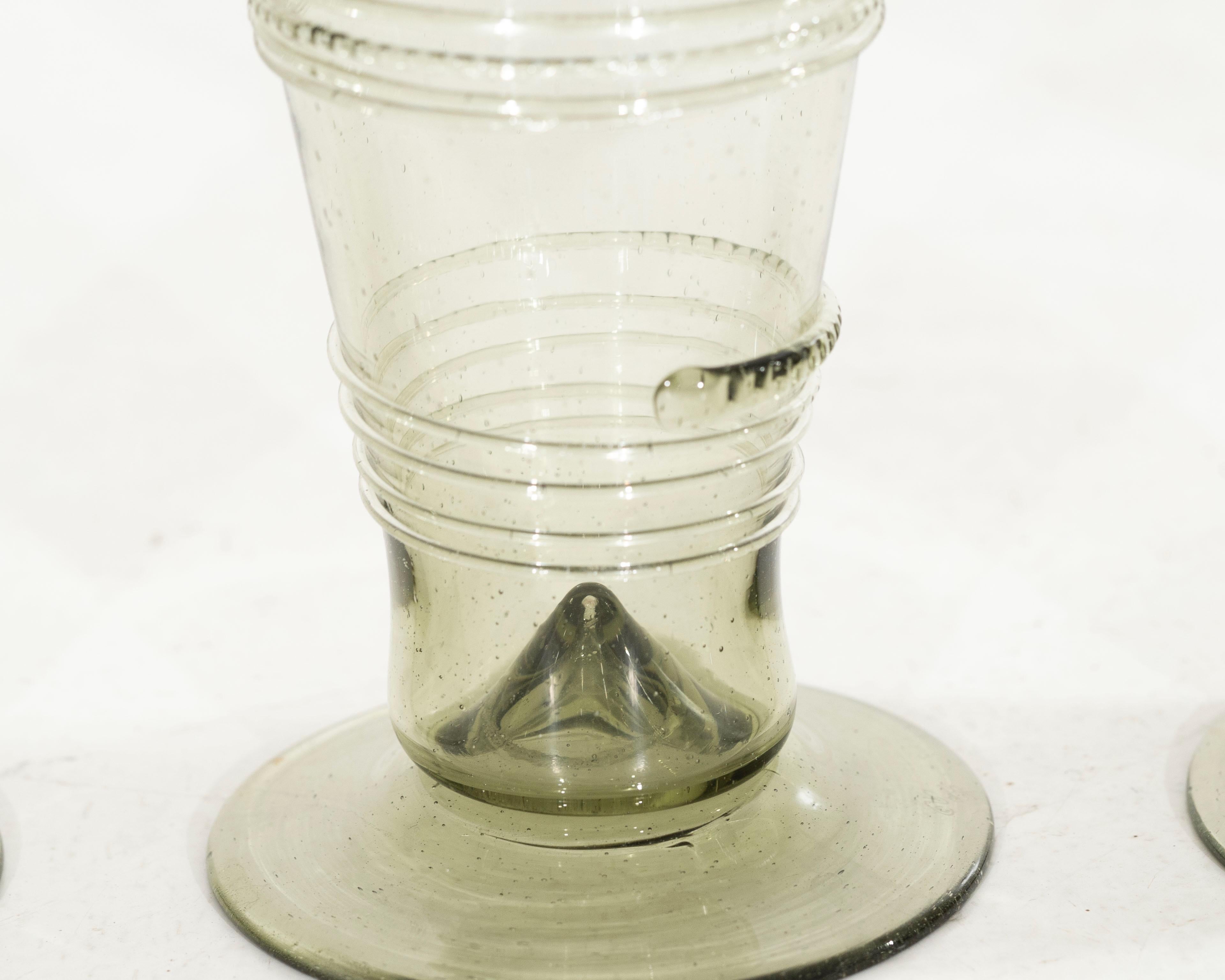 Verre Quatre verres rares décorés, milieu du 20e siècle en vente