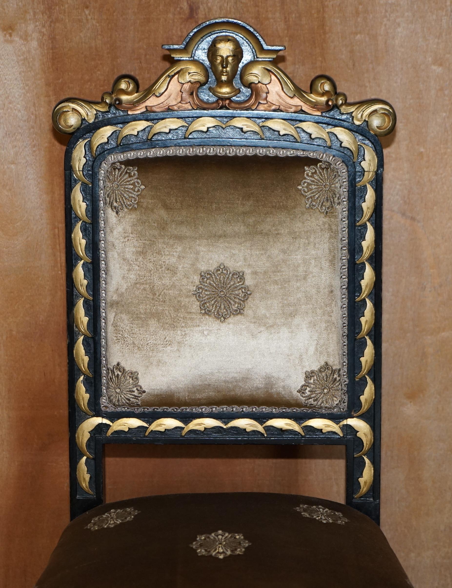 Restaurierte antike viktorianische, stark geschnitzte, ebonisierte, vergoldete Esszimmerstühle (Englisch) im Angebot