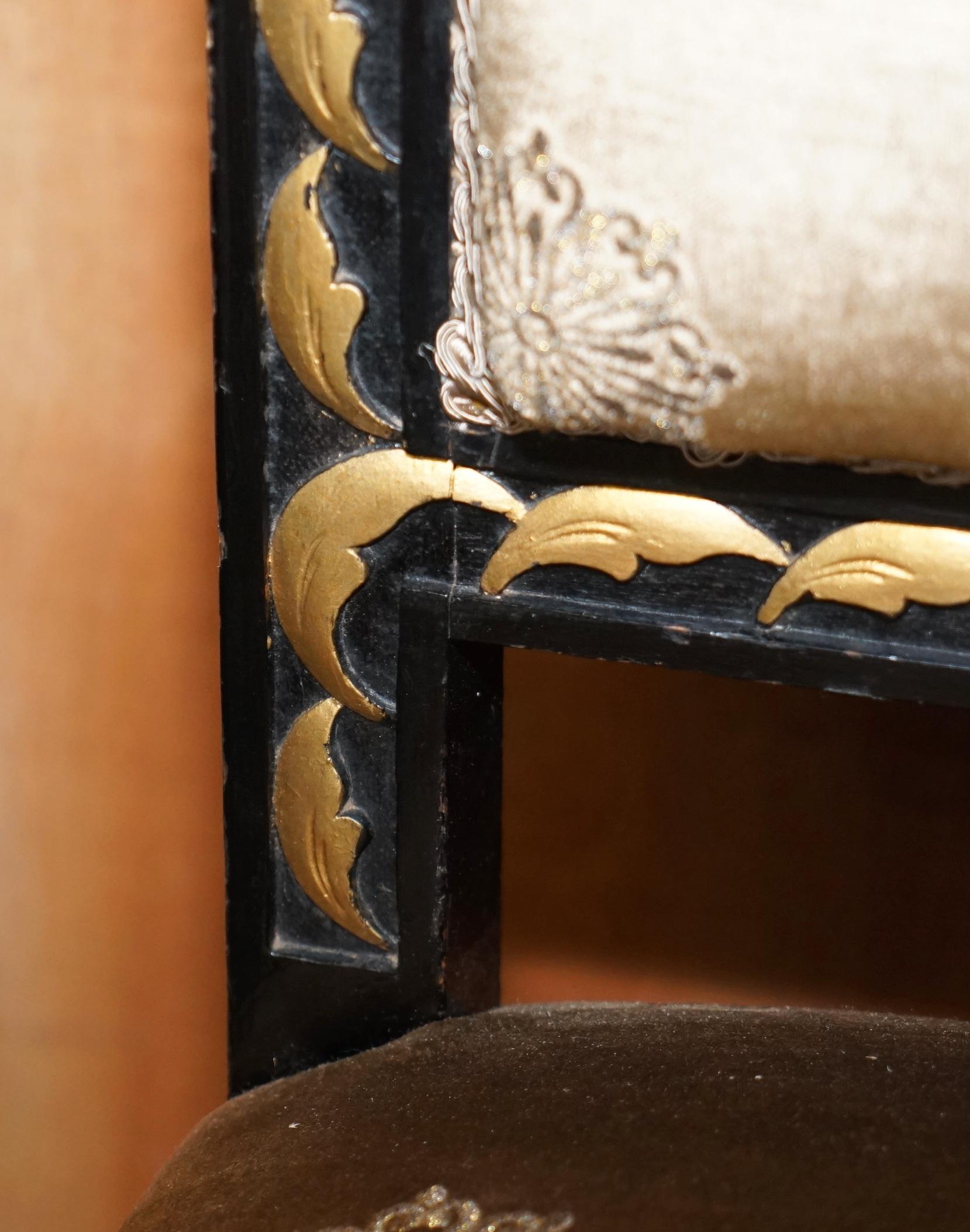 Restaurierte antike viktorianische, stark geschnitzte, ebonisierte, vergoldete Esszimmerstühle im Angebot 1