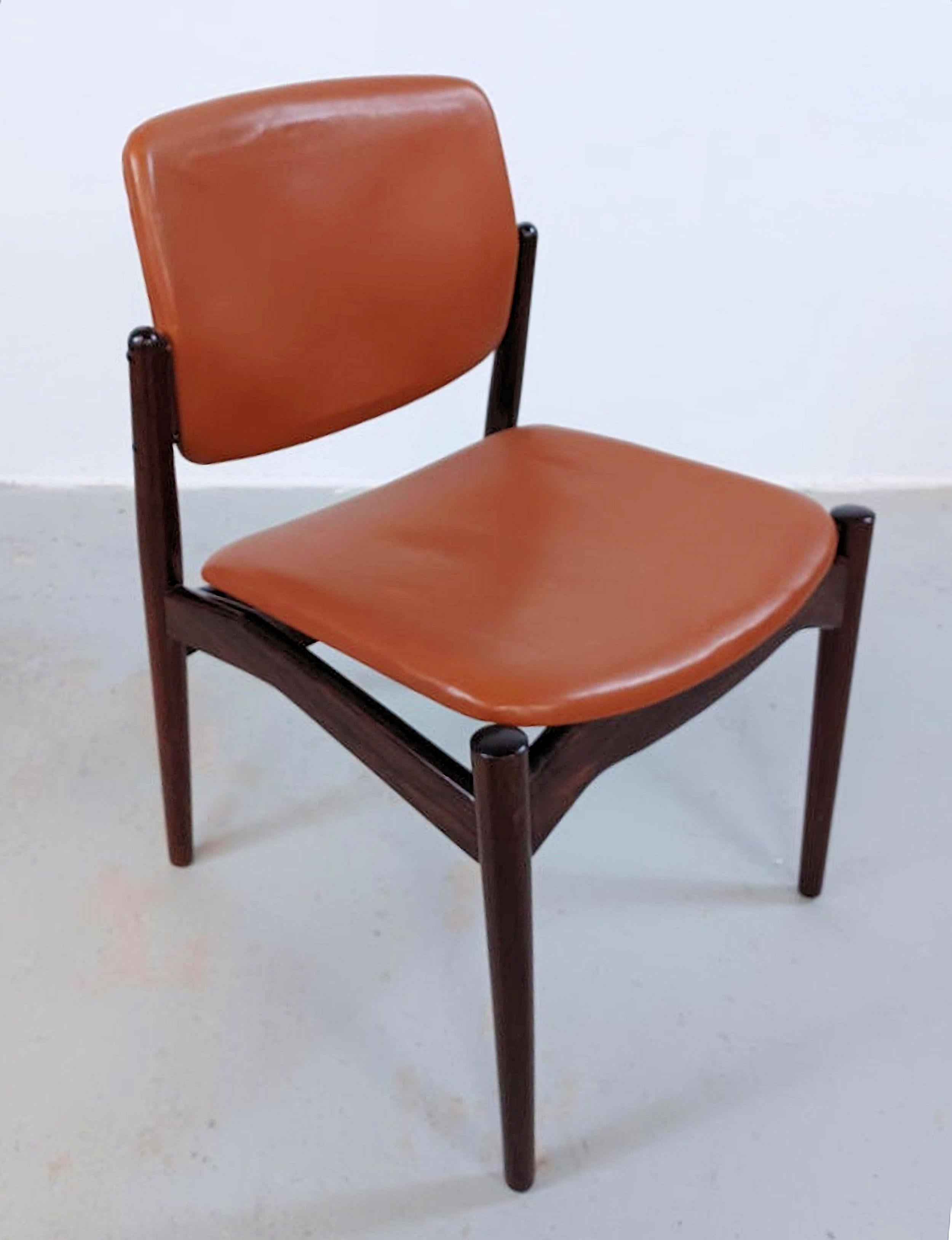 Cuatro restaurados Erik Buch  Sillas de comedor de palisandro con tapicería personalizada en venta 3