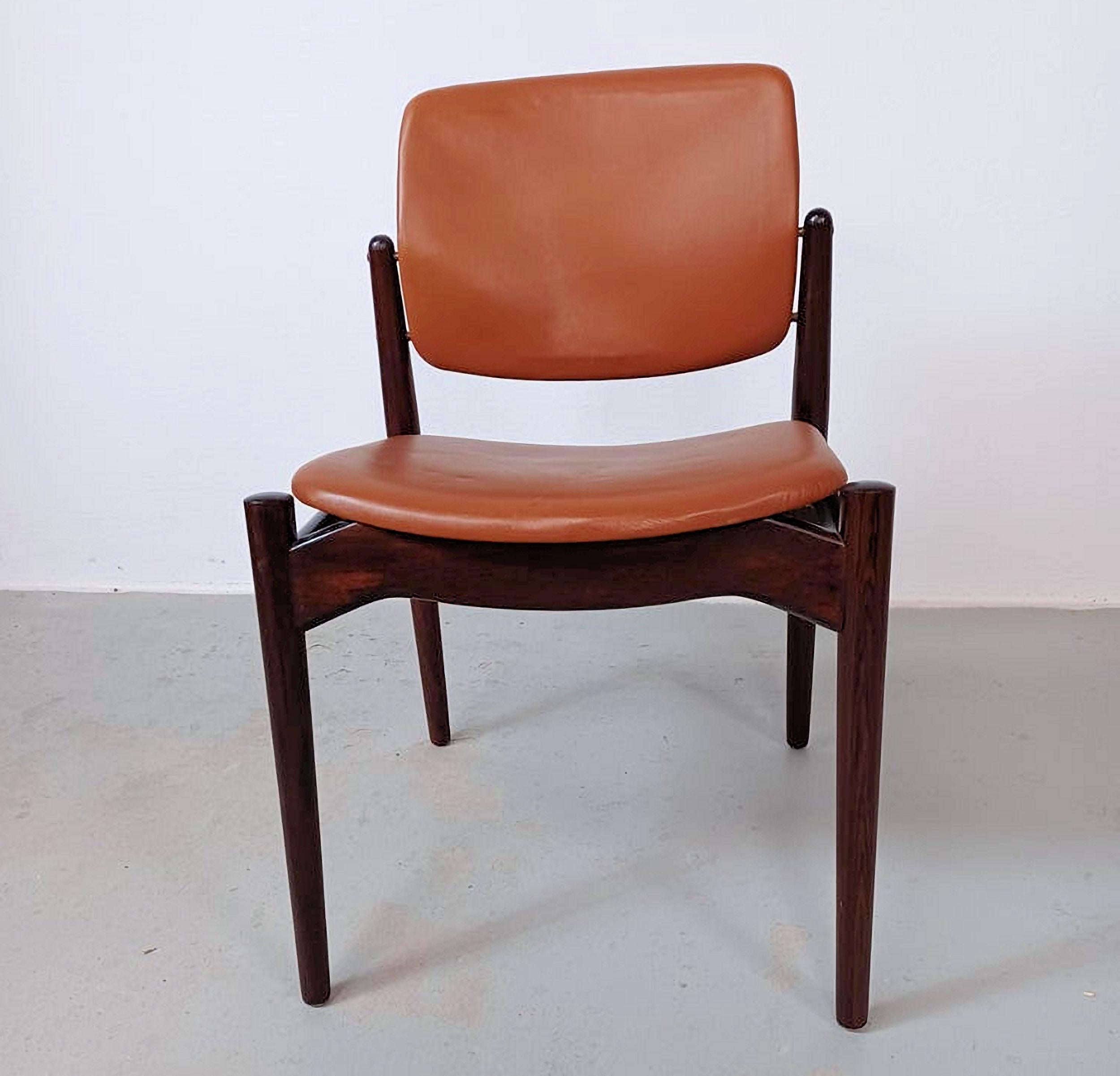 Cuatro restaurados Erik Buch  Sillas de comedor de palisandro con tapicería personalizada en venta 4
