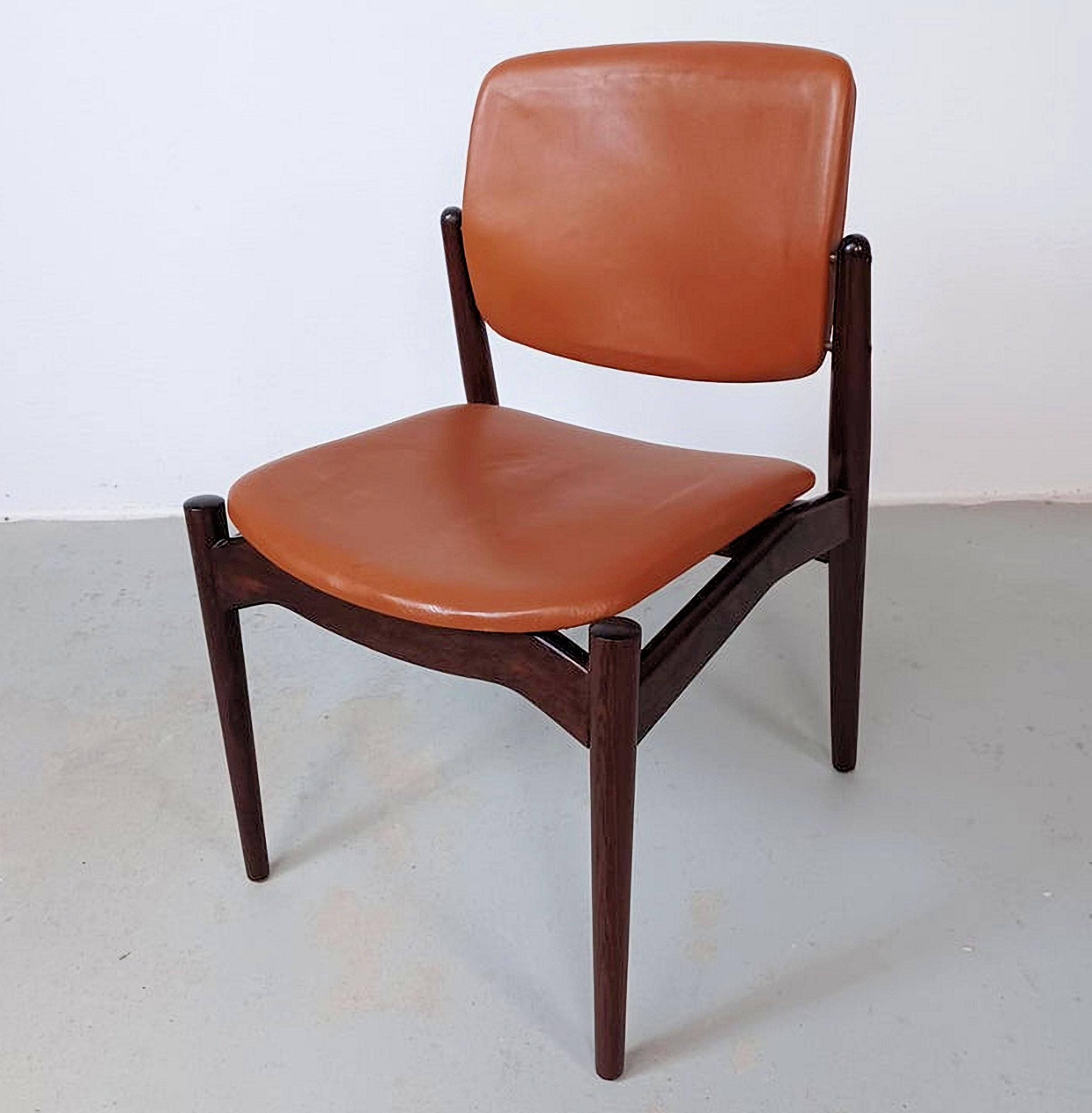 Cuatro restaurados Erik Buch  Sillas de comedor de palisandro con tapicería personalizada Escandinavo moderno en venta