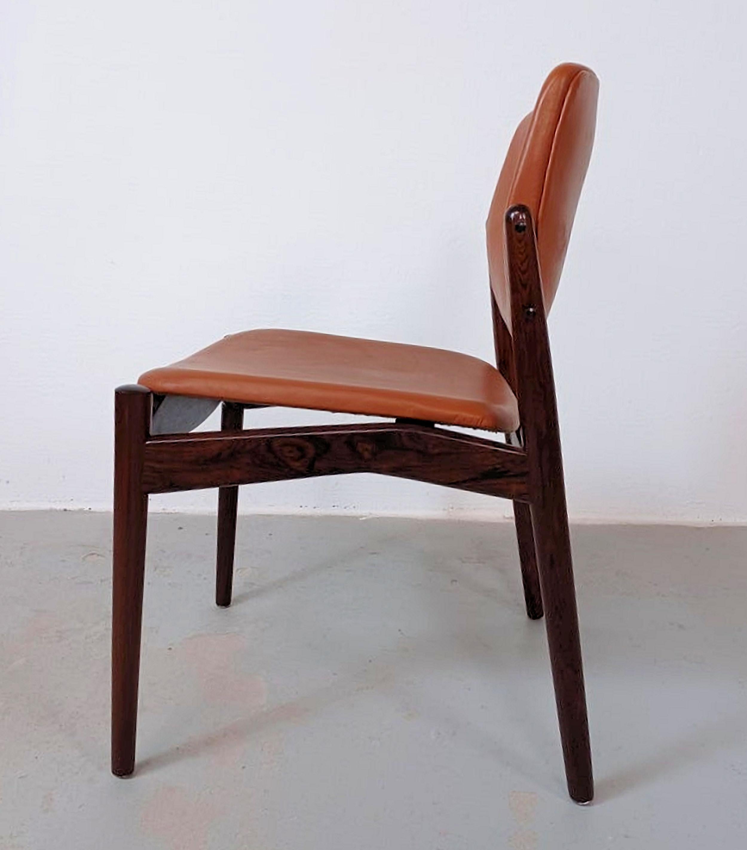 Cuatro restaurados Erik Buch  Sillas de comedor de palisandro con tapicería personalizada en Excelente estado para la venta en Knebel, DK