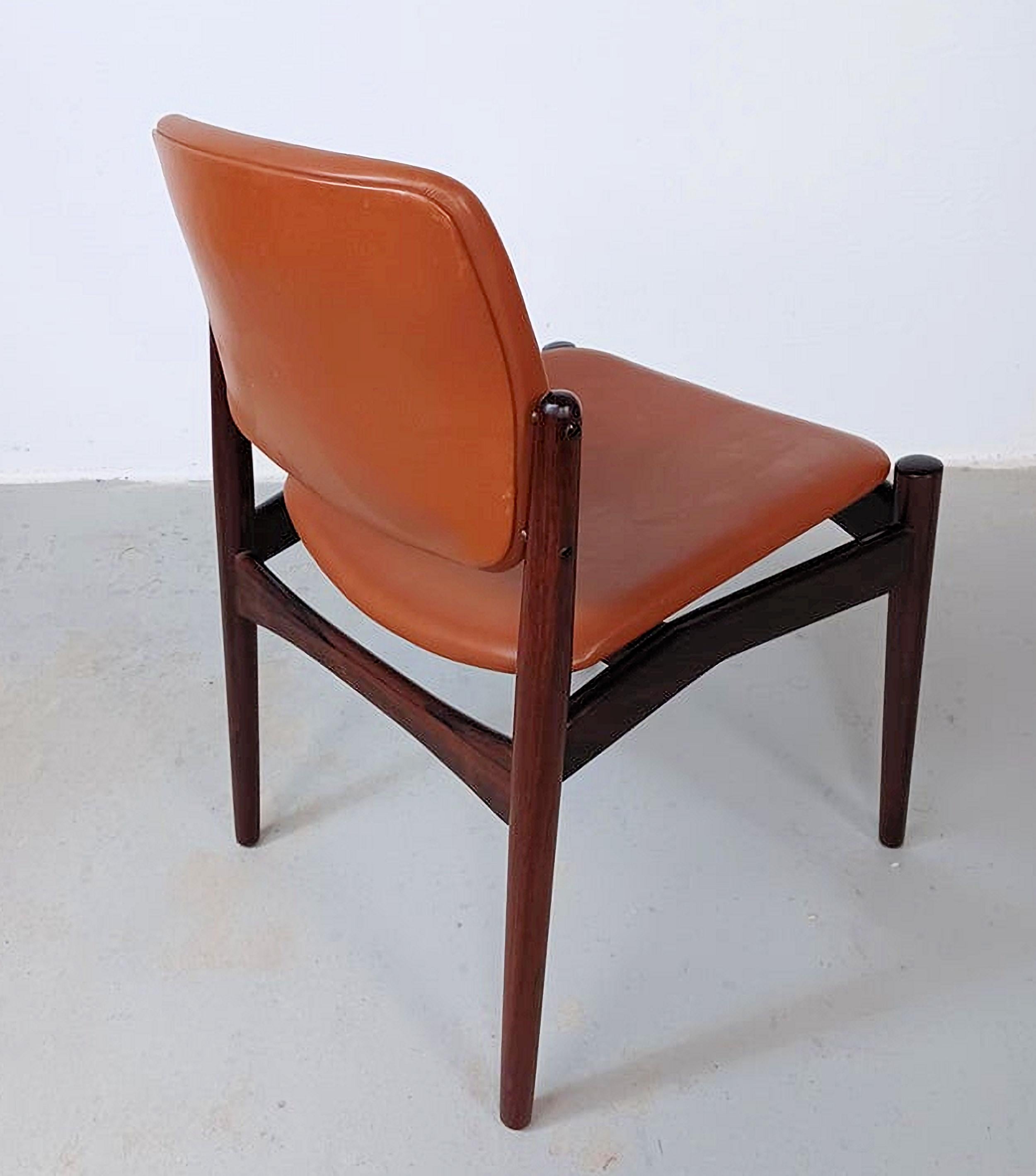 Cuatro restaurados Erik Buch  Sillas de comedor de palisandro con tapicería personalizada en venta 1